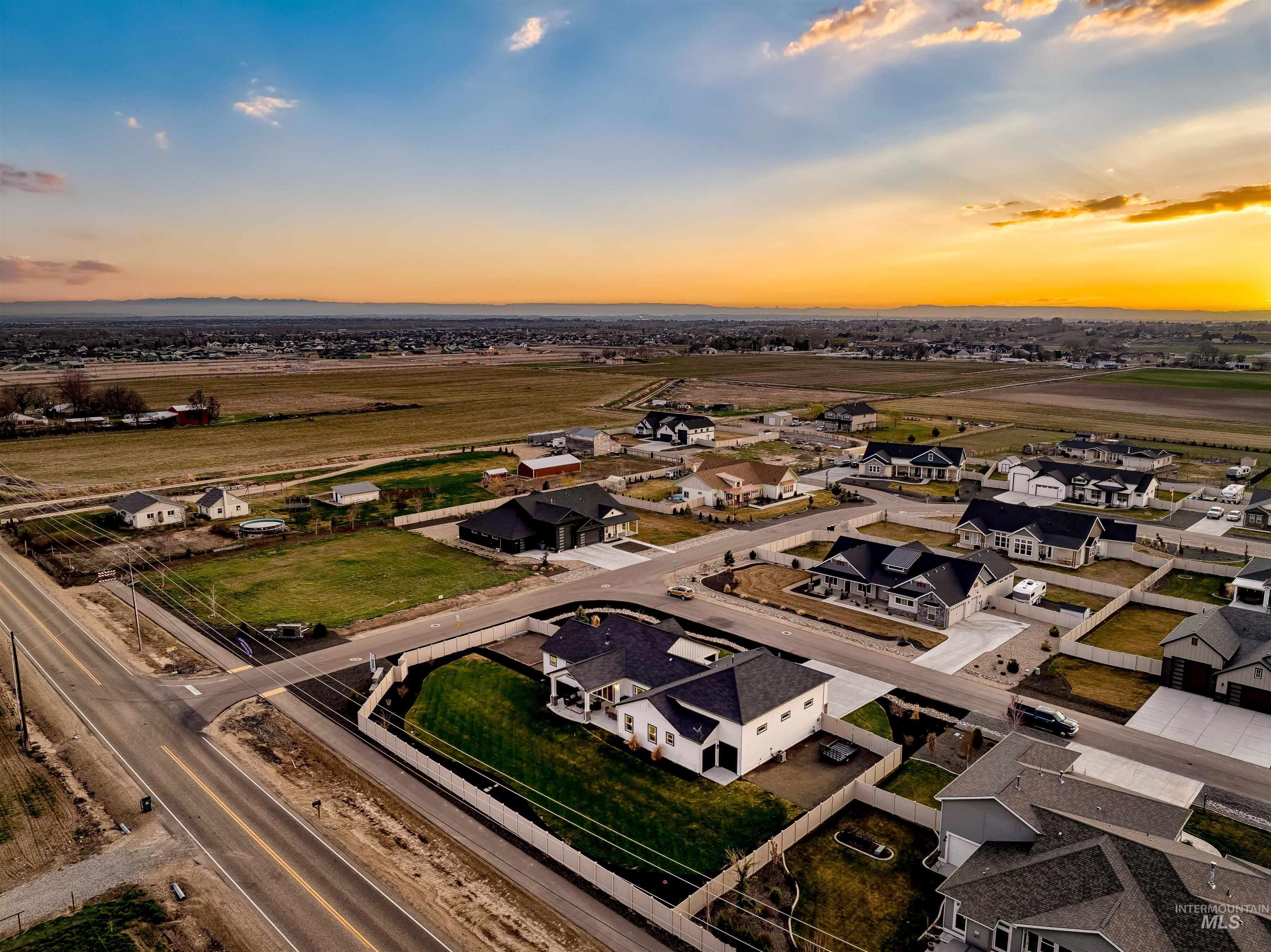 24792 Sienna Glenn, Middleton, Idaho 83644, 3 Bedrooms, 3 Bathrooms, Residential For Sale, Price $889,000, 98978624