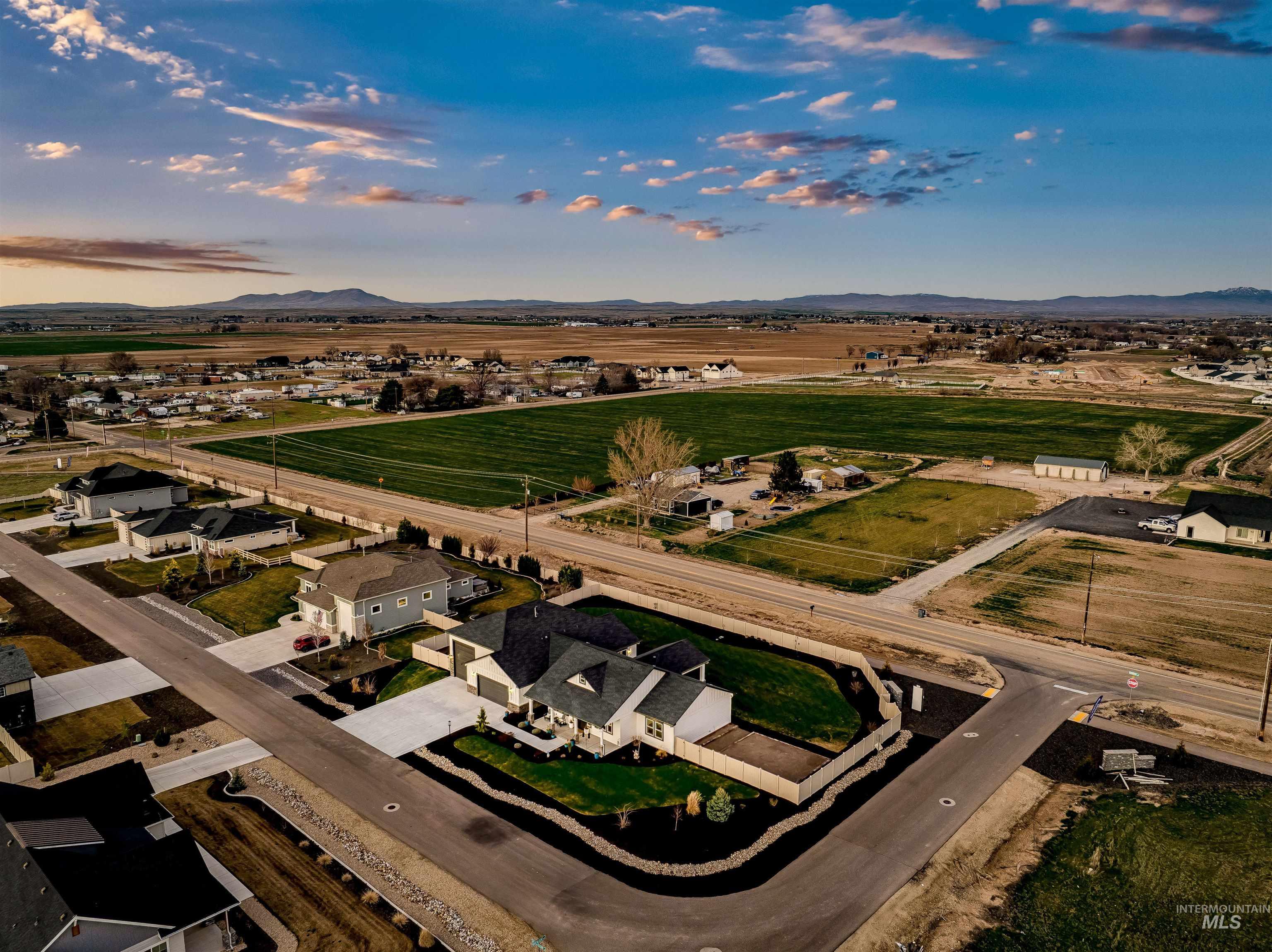 24792 Sienna Glenn, Middleton, Idaho 83644, 3 Bedrooms, 3 Bathrooms, Residential For Sale, Price $889,000, 98978624