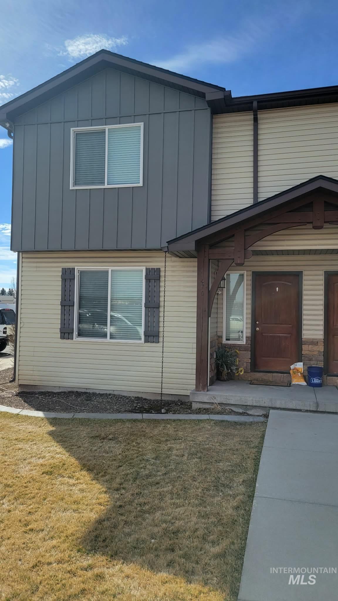 470 Sunflower RD, Rexburg, Idaho 83440, 3 Bedrooms, 2 Bathrooms, Residential For Sale, Price $275,000,MLS 98978626
