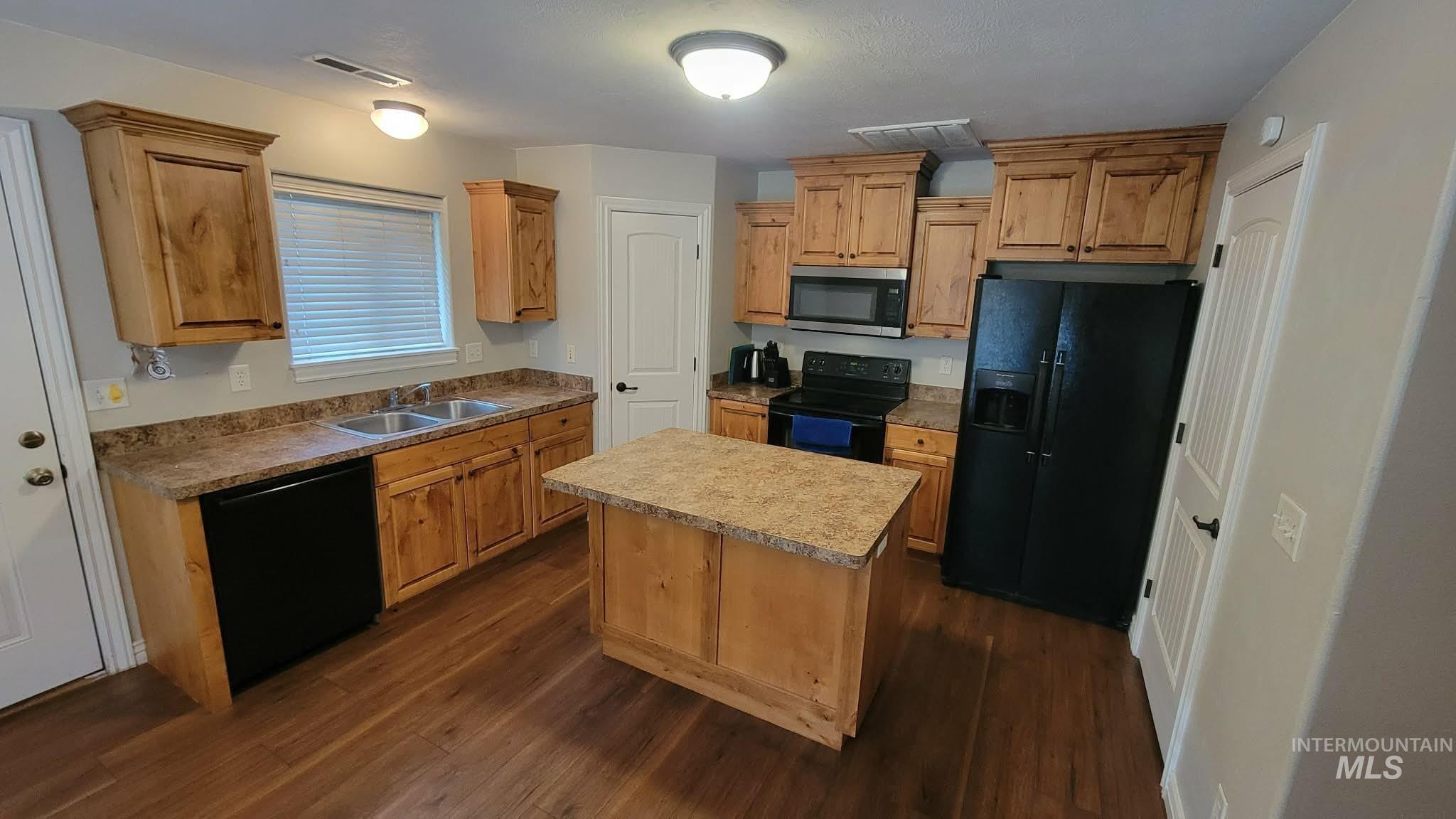 470 Sunflower RD, Rexburg, Idaho 83440, 3 Bedrooms, 2 Bathrooms, Residential For Sale, Price $275,000,MLS 98978626