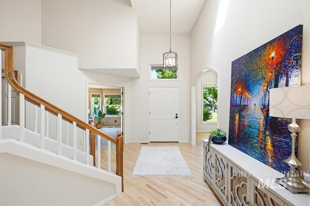 1865 E Sendero Ln, Boise, Idaho 83712, 5 Bedrooms, 3 Bathrooms, Residential For Sale, Price $998,000,MLS 98978631