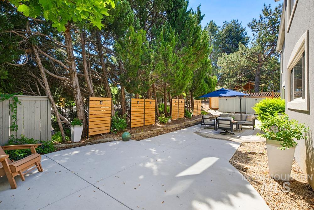 1865 E Sendero Ln, Boise, Idaho 83712, 5 Bedrooms, 3 Bathrooms, Residential For Sale, Price $998,000,MLS 98978631