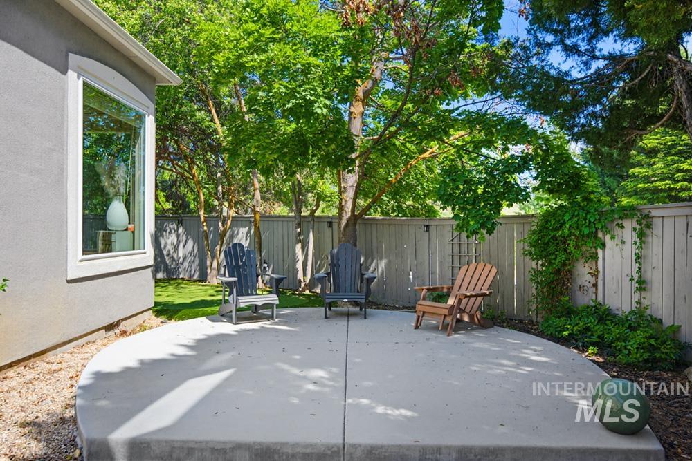 1865 E Sendero Ln, Boise, Idaho 83712, 5 Bedrooms, 3 Bathrooms, Residential For Sale, Price $998,000,MLS 98978631