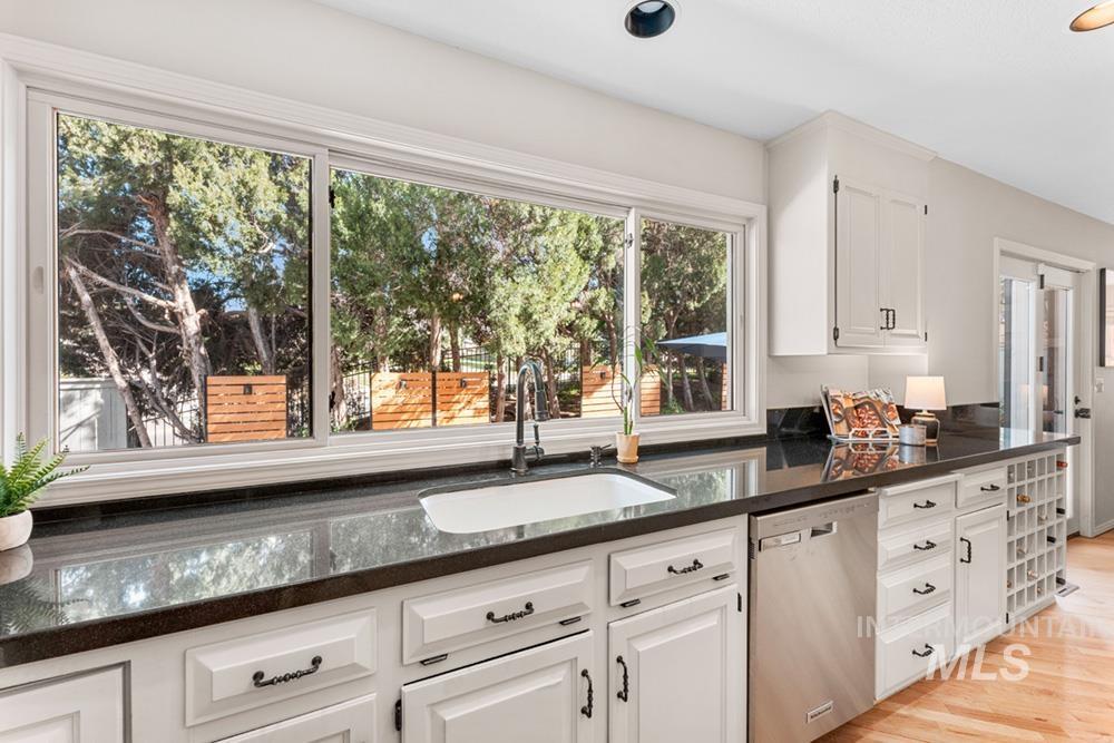 1865 E Sendero Ln, Boise, Idaho 83712, 5 Bedrooms, 3 Bathrooms, Residential For Sale, Price $1,100,000,MLS 98978631