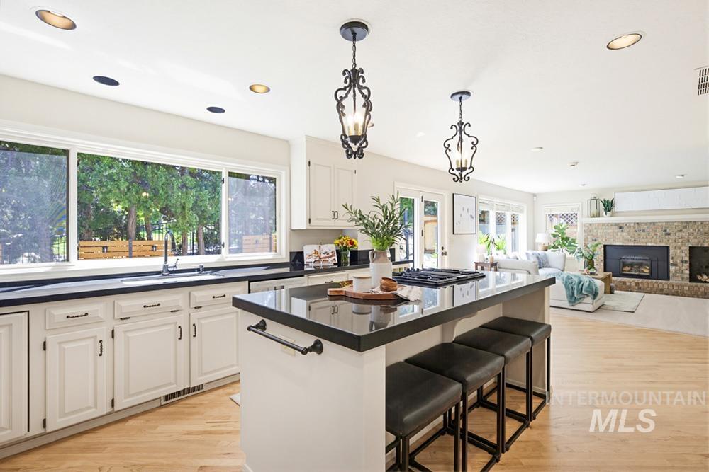1865 E Sendero Ln, Boise, Idaho 83712, 5 Bedrooms, 3 Bathrooms, Residential For Sale, Price $998,000,MLS 98978631