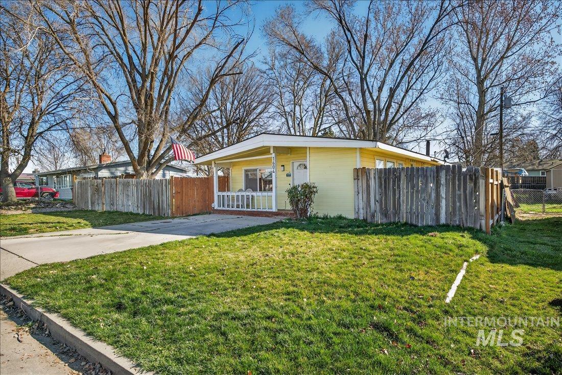 1604 N. Plateau Ave., Caldwell, Idaho 83605, 4 Bedrooms, 1 Bathroom, Residential For Sale, Price $289,900,MLS 98978636