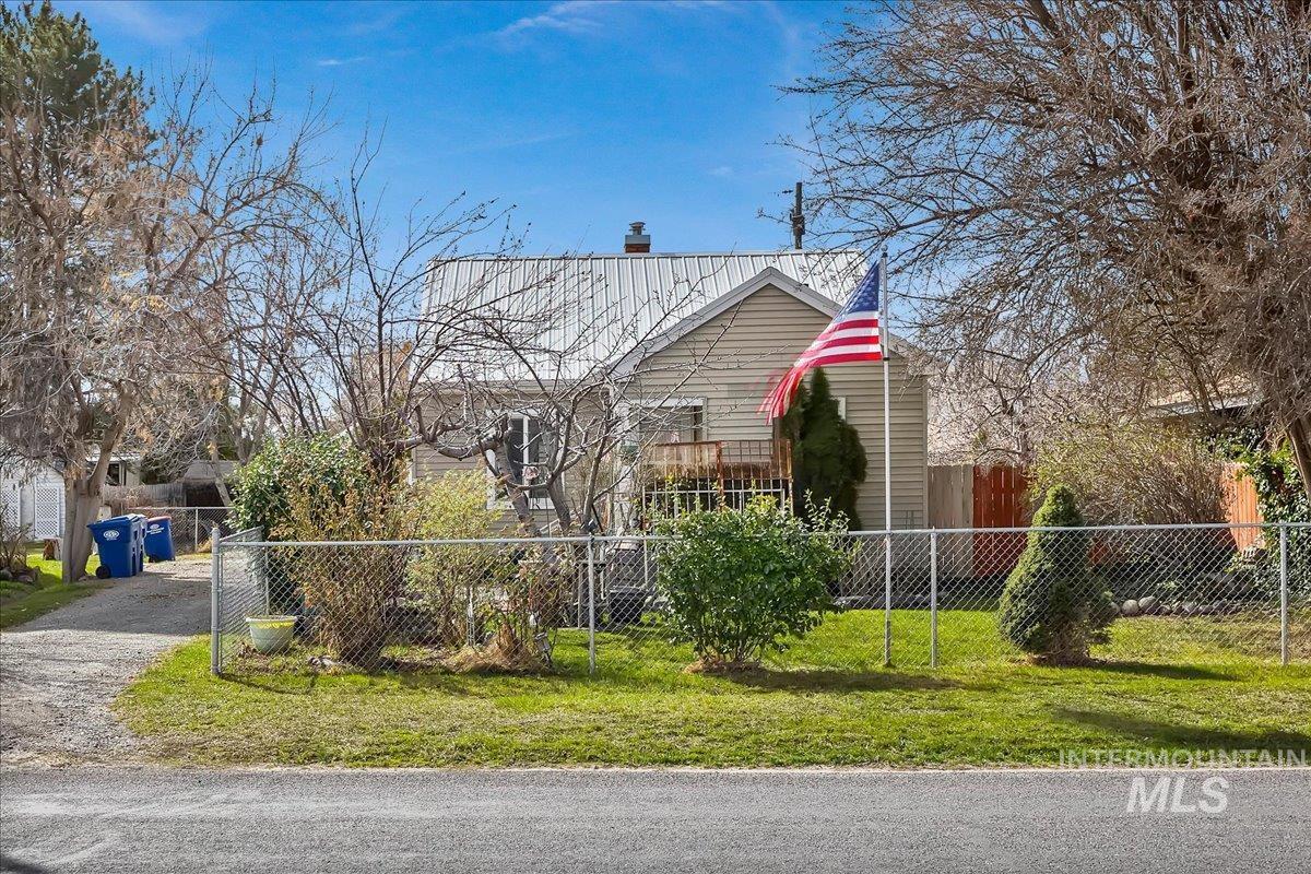 403 Filer Ave W, Twin Falls, Idaho 83301, 2 Bedrooms, 1 Bathroom, Residential For Sale, Price $239,900,MLS 98978639