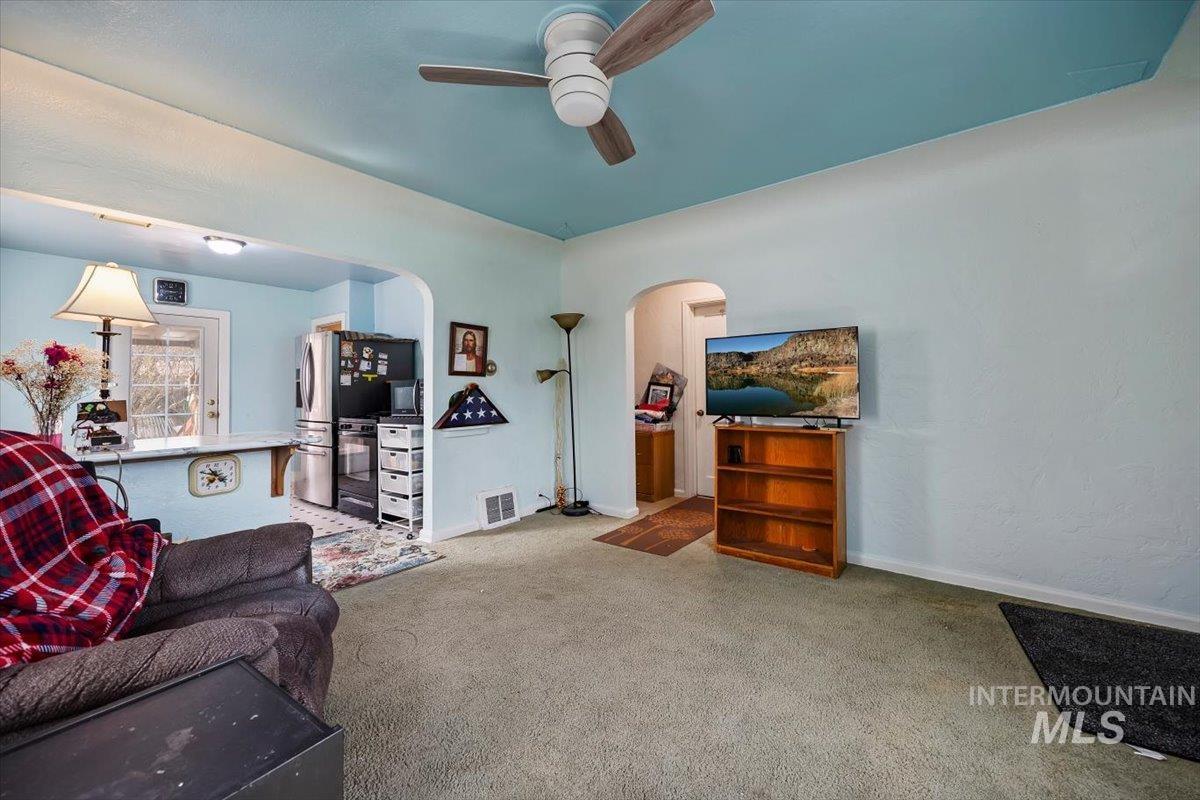 403 Filer Ave W, Twin Falls, Idaho 83301, 2 Bedrooms, 1 Bathroom, Residential For Sale, Price $239,900,MLS 98978639