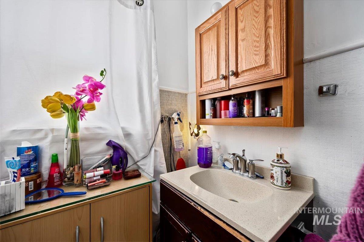 403 Filer Ave W, Twin Falls, Idaho 83301, 2 Bedrooms, 1 Bathroom, Residential For Sale, Price $239,900,MLS 98978639