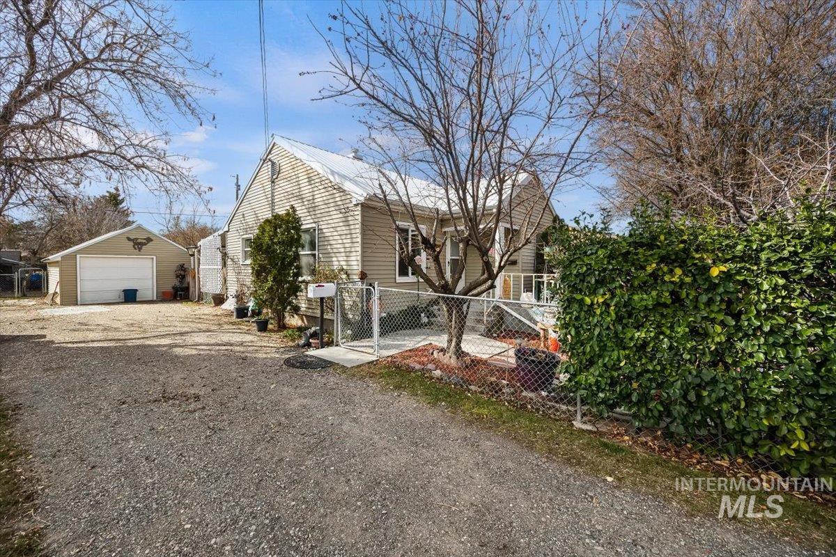 403 Filer Ave W, Twin Falls, Idaho 83301, 2 Bedrooms, 1 Bathroom, Residential For Sale, Price $239,900,MLS 98978639