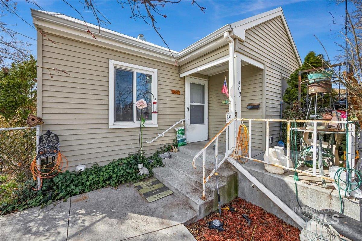 403 Filer Ave W, Twin Falls, Idaho 83301, 2 Bedrooms, 1 Bathroom, Residential For Sale, Price $239,900,MLS 98978639