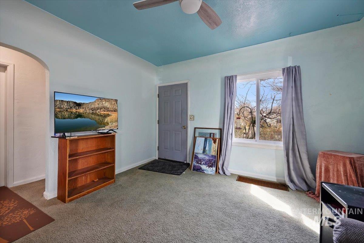 403 Filer Ave W, Twin Falls, Idaho 83301, 2 Bedrooms, 1 Bathroom, Residential For Sale, Price $239,900,MLS 98978639