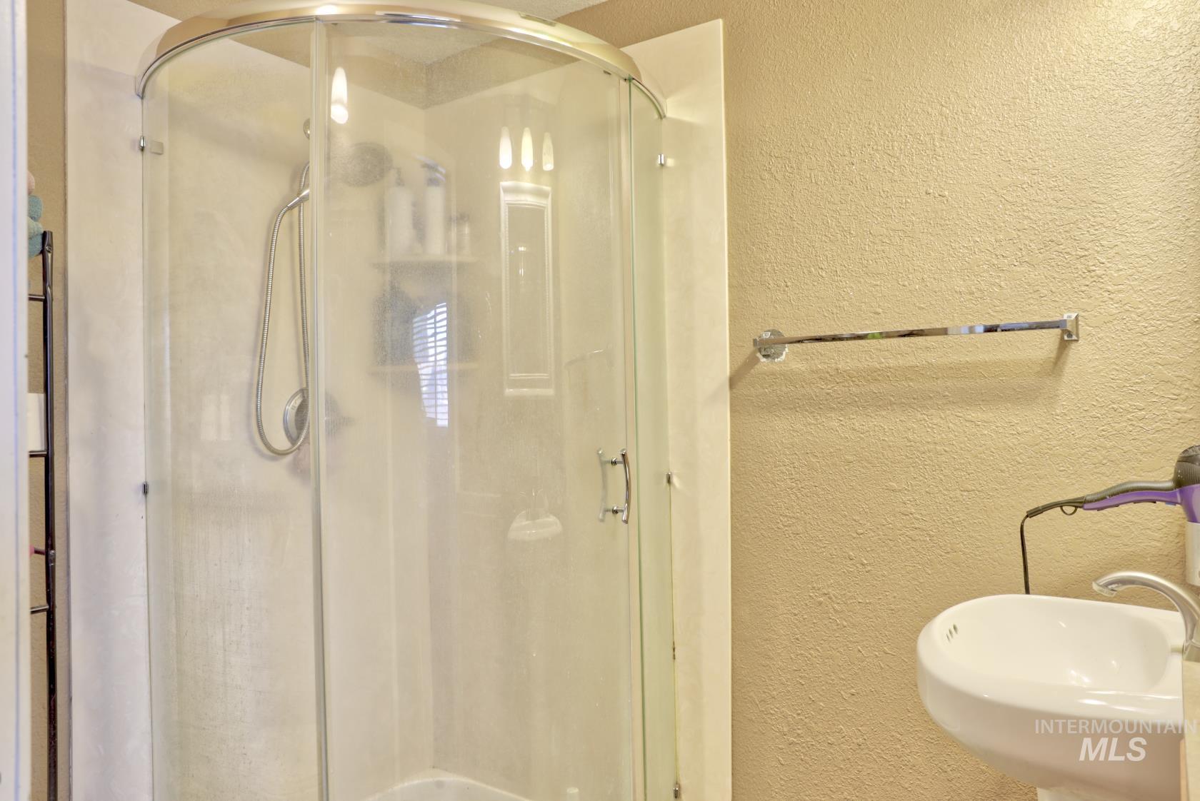 130 E Morris Ct, Kuna, Idaho 83634, 3 Bedrooms, 2 Bathrooms, Residential For Sale, Price $350,000,MLS 98978647