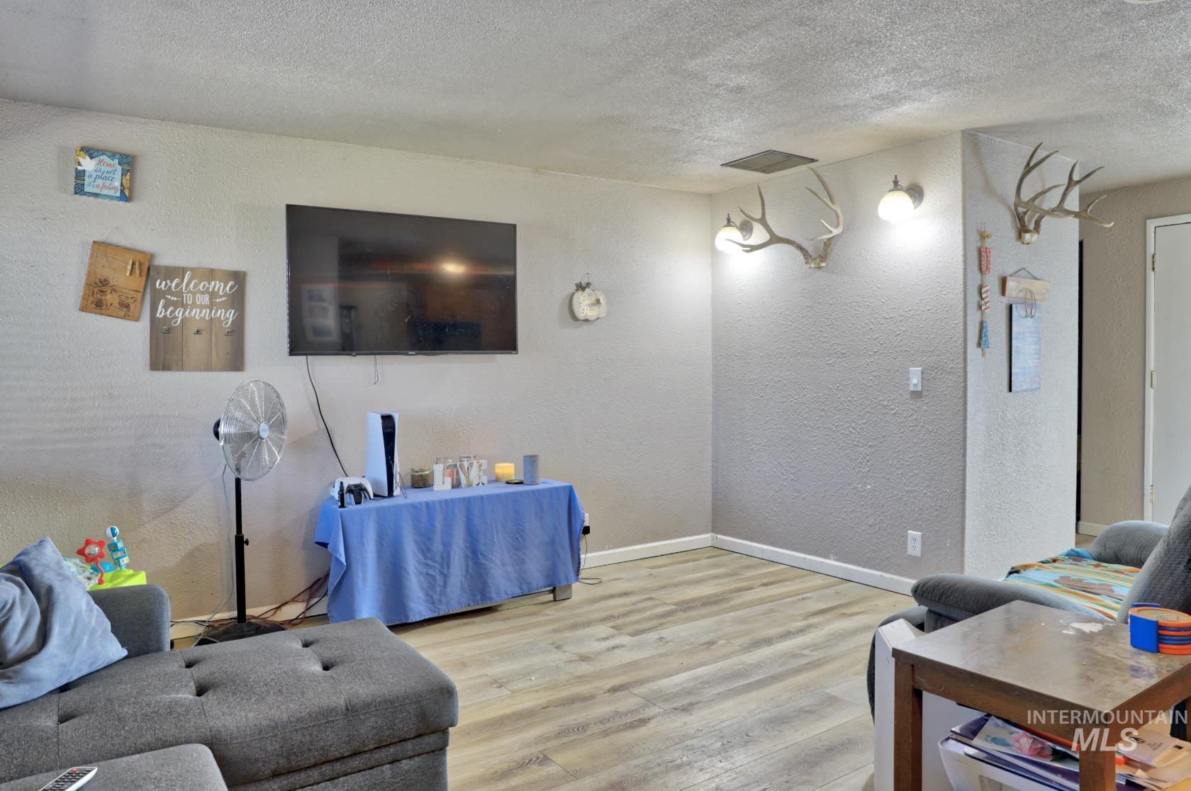 130 E Morris Ct, Kuna, Idaho 83634, 3 Bedrooms, 2 Bathrooms, Residential For Sale, Price $350,000,MLS 98978647