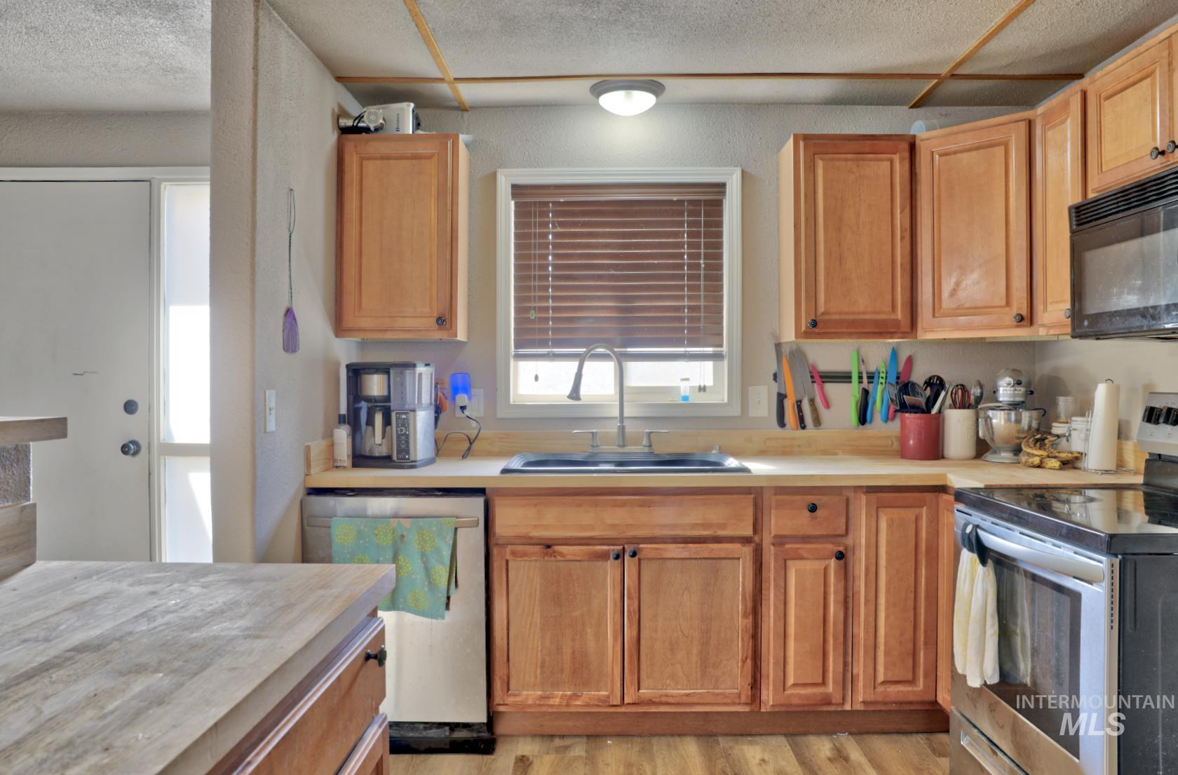 130 E Morris Ct, Kuna, Idaho 83634, 3 Bedrooms, 2 Bathrooms, Residential For Sale, Price $350,000,MLS 98978647