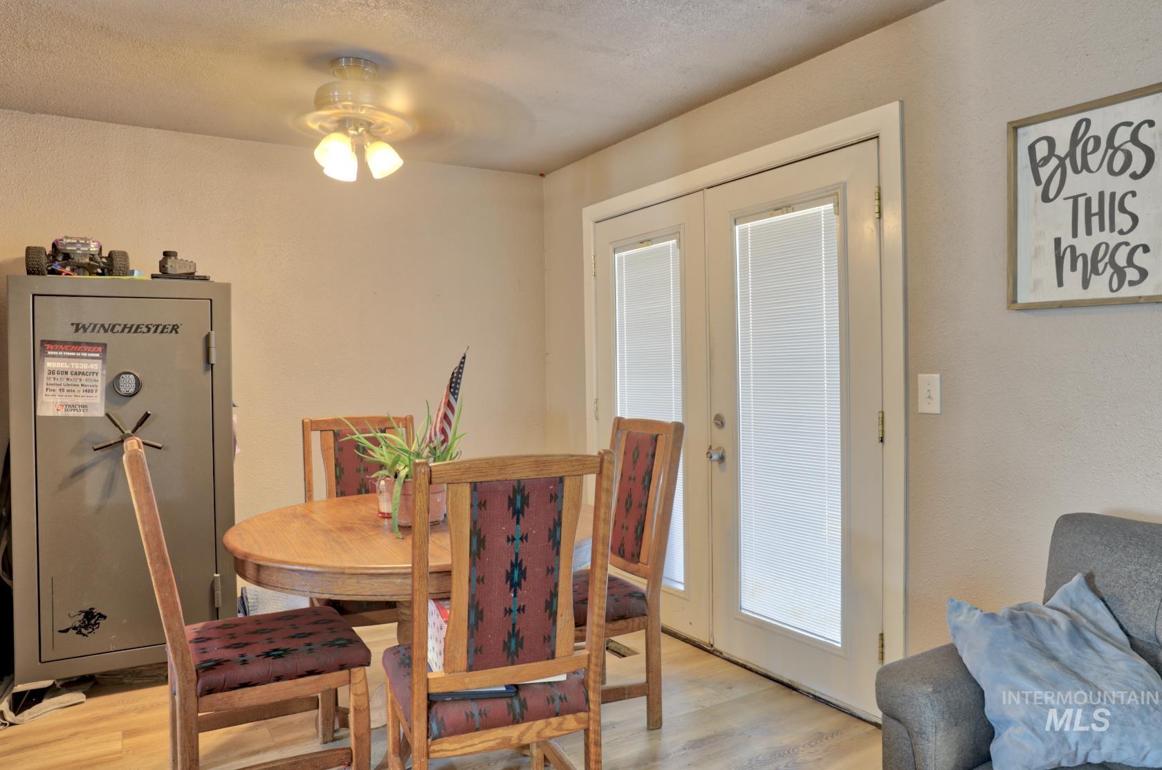 130 E Morris Ct, Kuna, Idaho 83634, 3 Bedrooms, 2 Bathrooms, Residential For Sale, Price $350,000,MLS 98978647