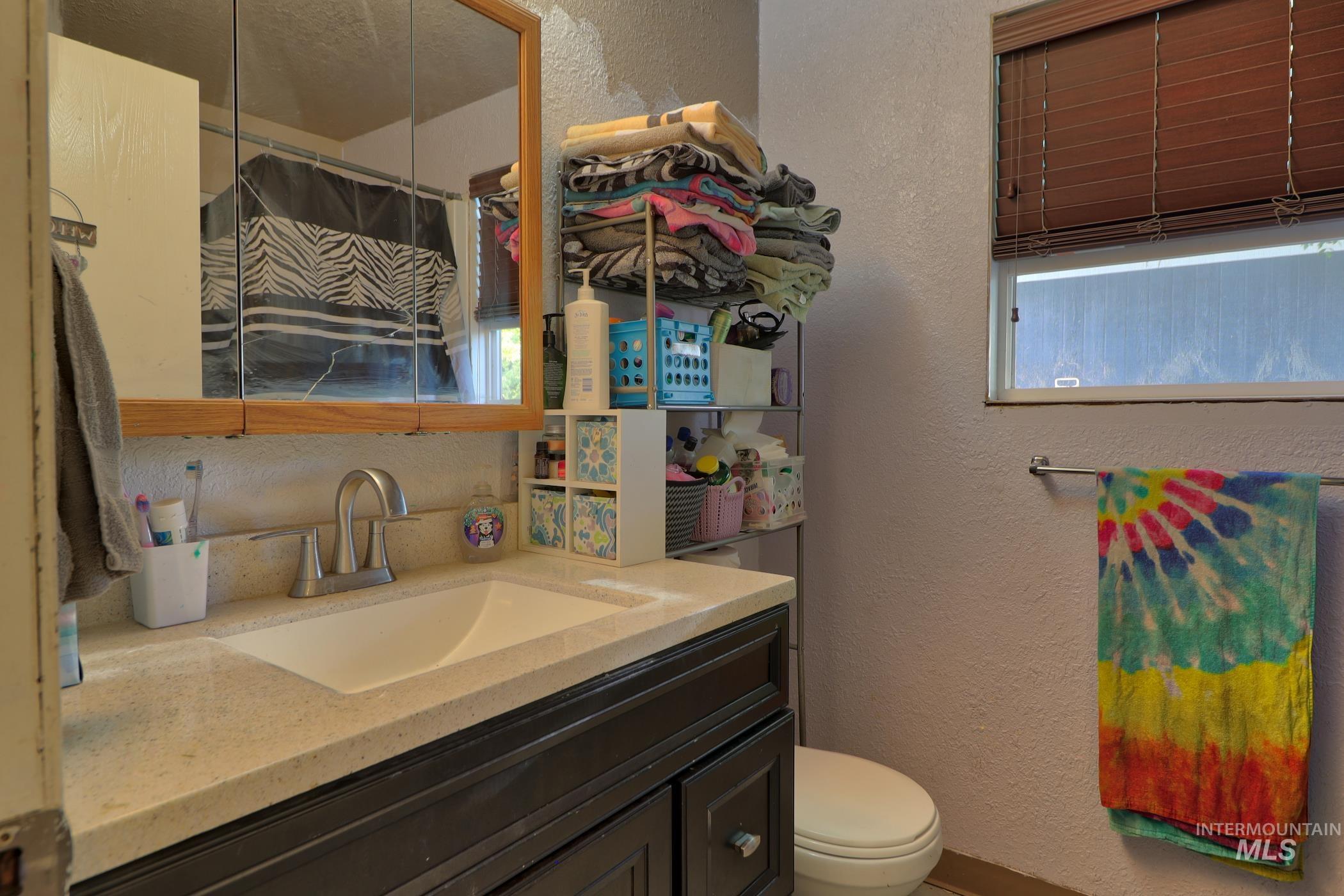 130 E Morris Ct, Kuna, Idaho 83634, 3 Bedrooms, 2 Bathrooms, Residential For Sale, Price $350,000,MLS 98978647