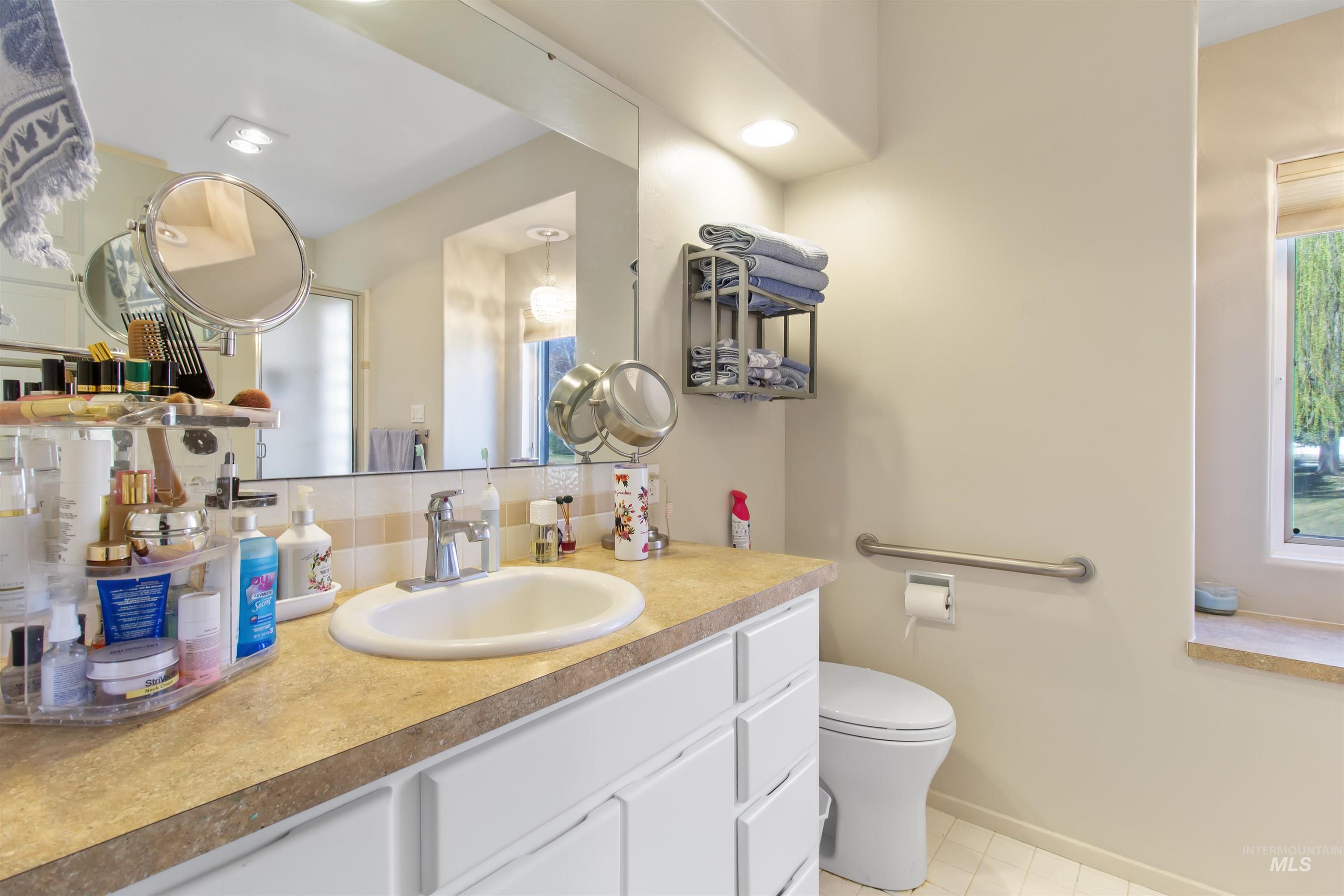 132 Los Lagos, Twin Falls, Idaho 83301, 3 Bedrooms, 2.5 Bathrooms, Residential For Sale, Price $630,000, 98978648