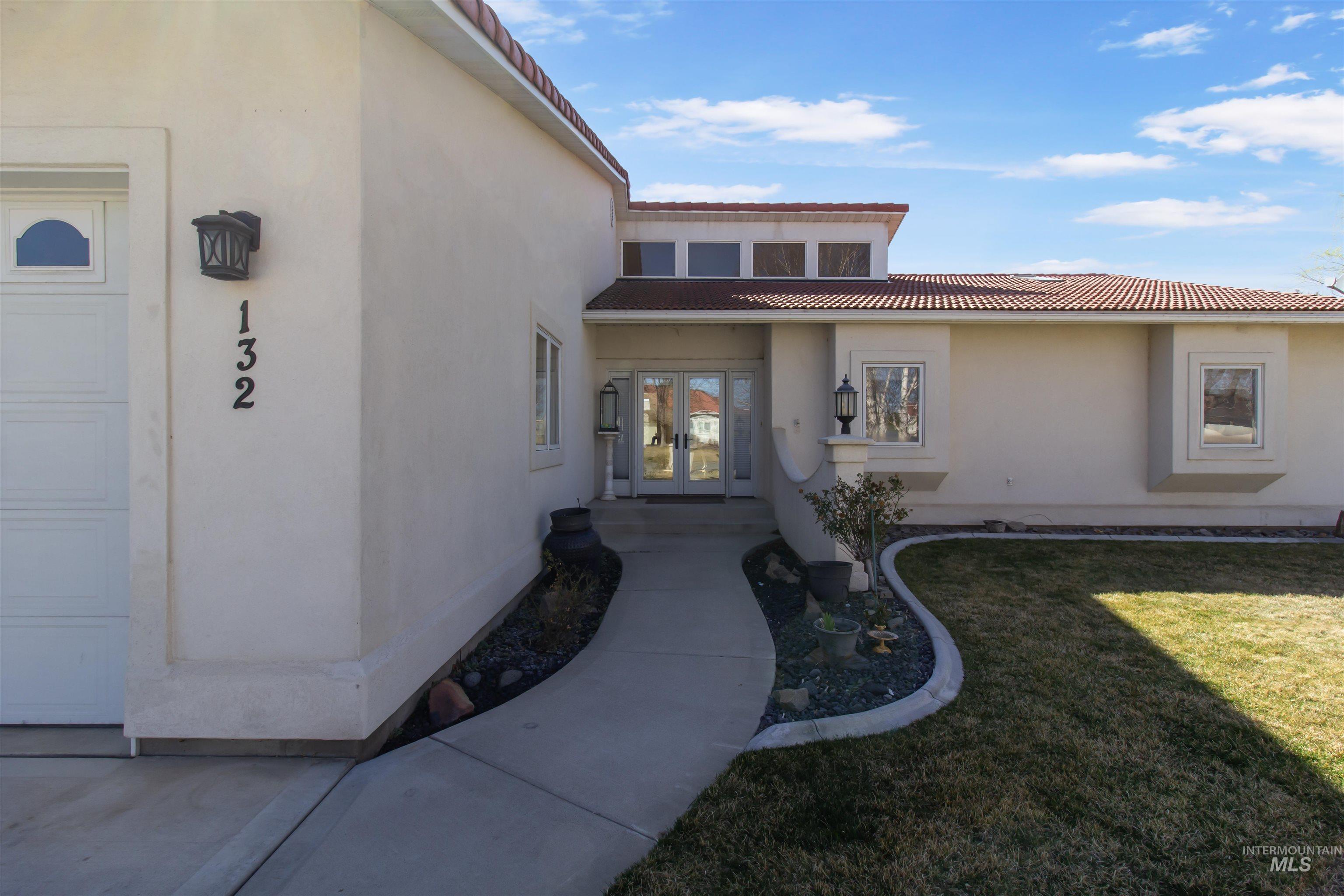 132 Los Lagos, Twin Falls, Idaho 83301, 3 Bedrooms, 2.5 Bathrooms, Residential For Sale, Price $630,000, 98978648