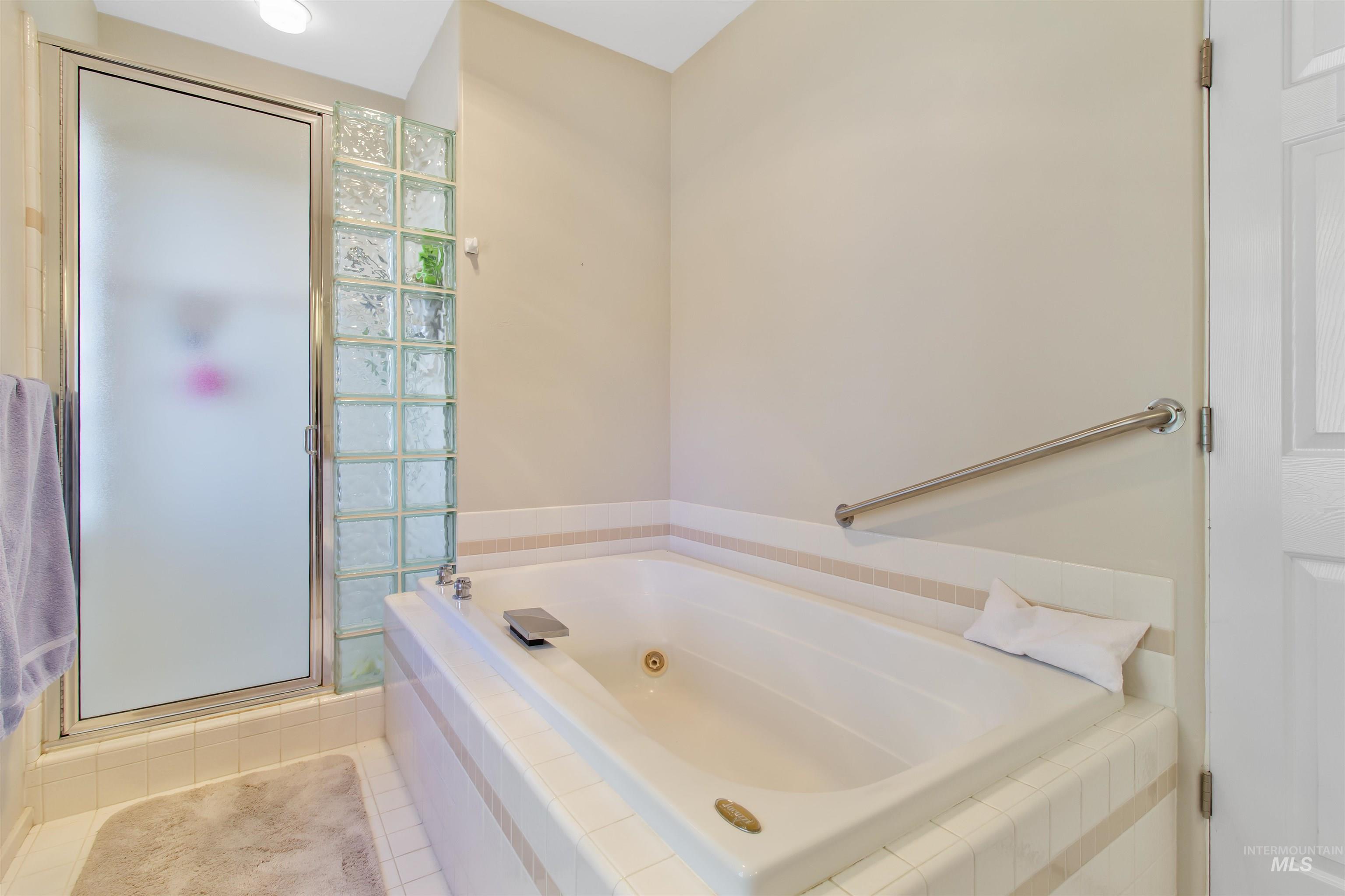 132 Los Lagos, Twin Falls, Idaho 83301, 3 Bedrooms, 2.5 Bathrooms, Residential For Sale, Price $630,000, 98978648