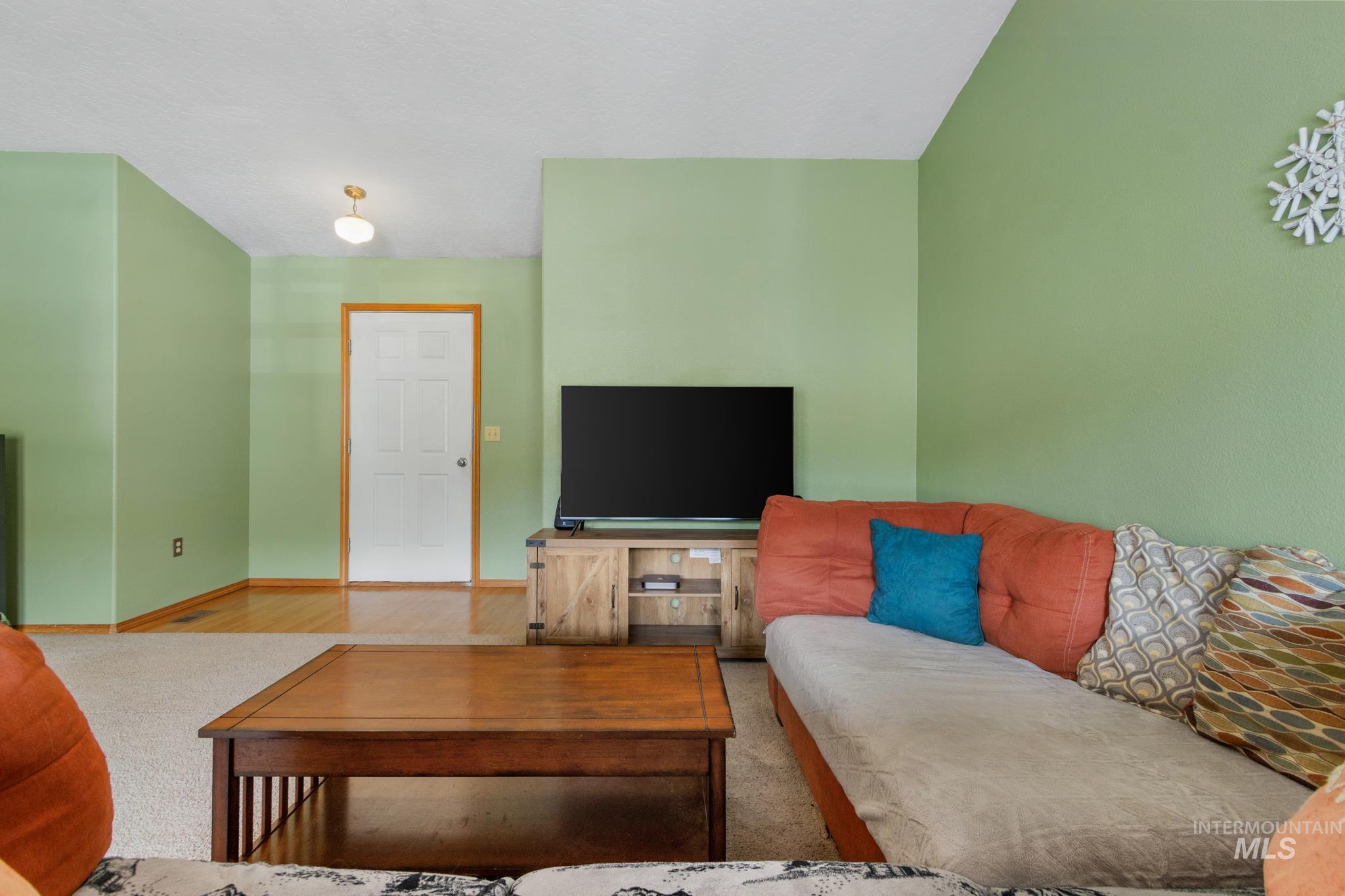 376 Rimview Dr., Boise, Idaho 83716, 3 Bedrooms, 2 Bathrooms, Residential For Sale, Price $544,900, 98978649