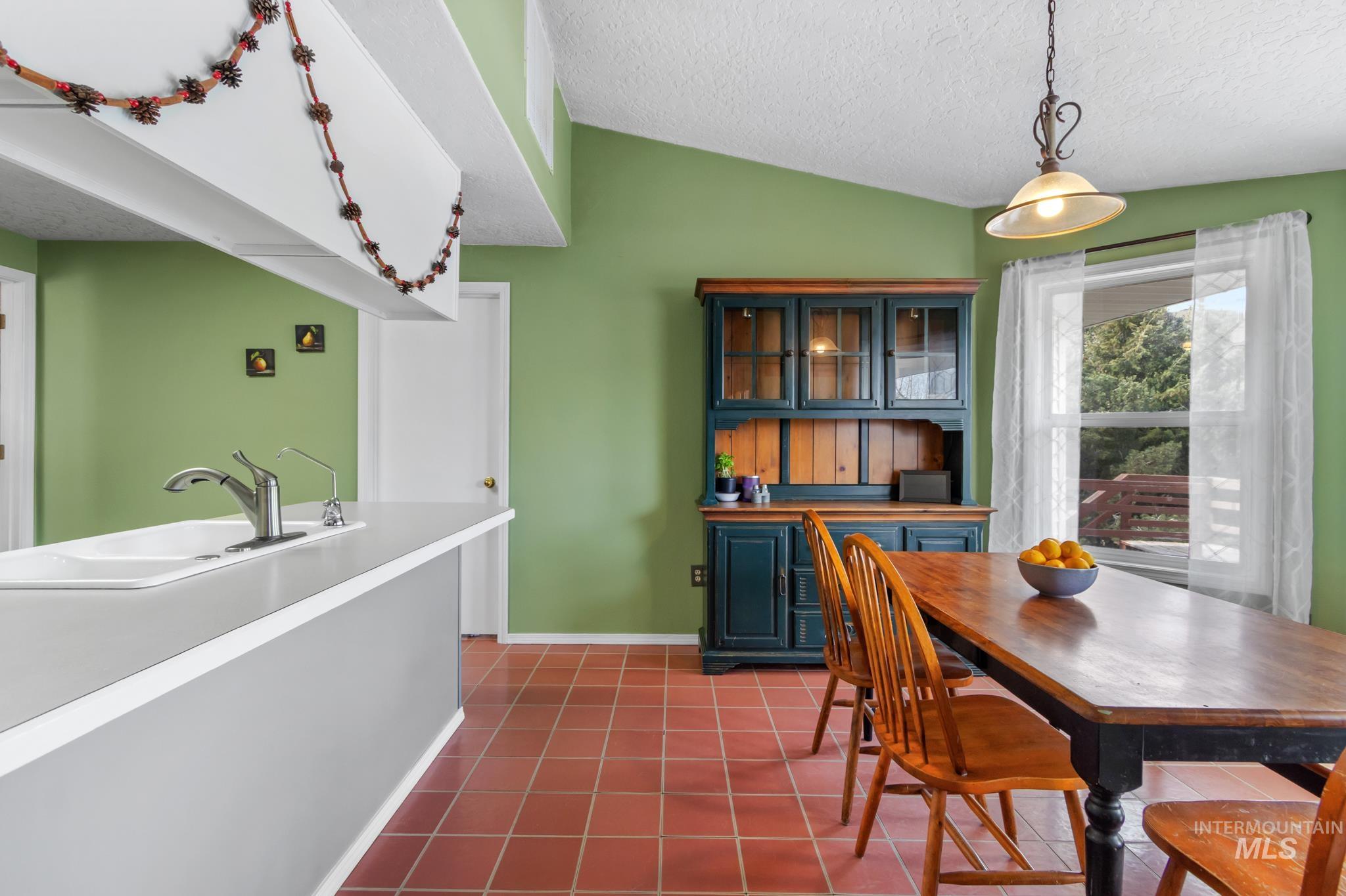 376 Rimview Dr., Boise, Idaho 83716, 3 Bedrooms, 2 Bathrooms, Residential For Sale, Price $544,900, 98978649