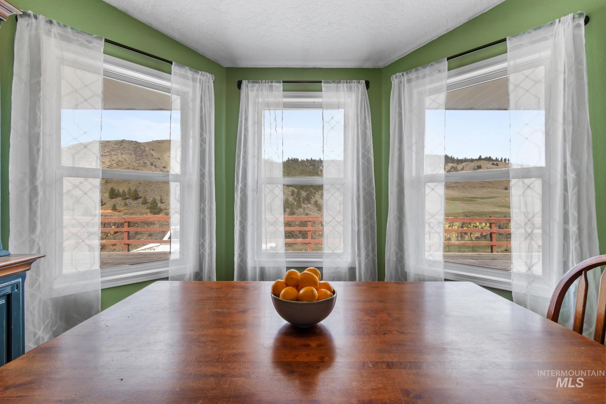 376 Rimview Dr., Boise, Idaho 83716, 3 Bedrooms, 2 Bathrooms, Residential For Sale, Price $544,900, 98978649