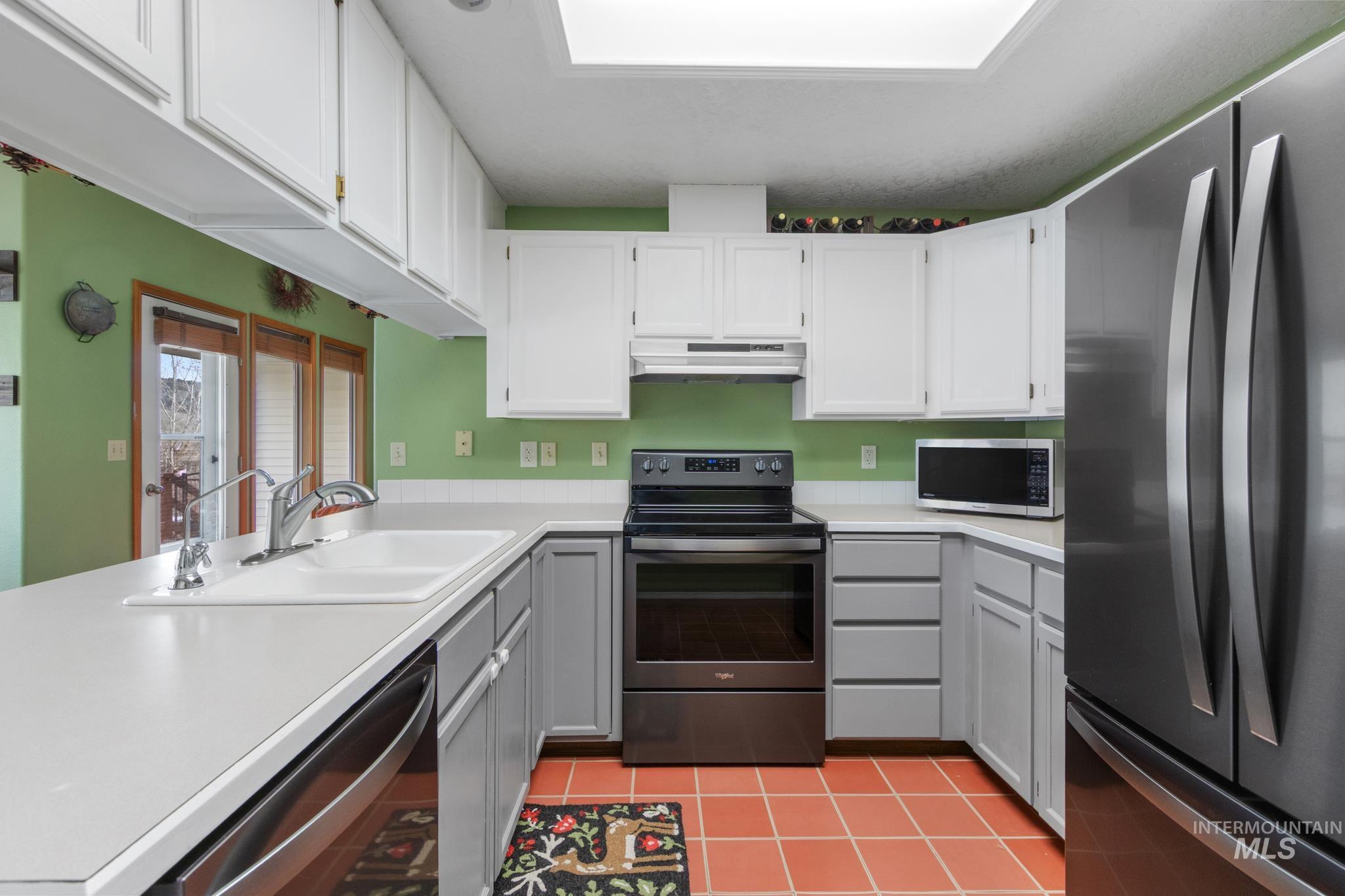 376 Rimview Dr., Boise, Idaho 83716, 3 Bedrooms, 2 Bathrooms, Residential For Sale, Price $544,900, 98978649