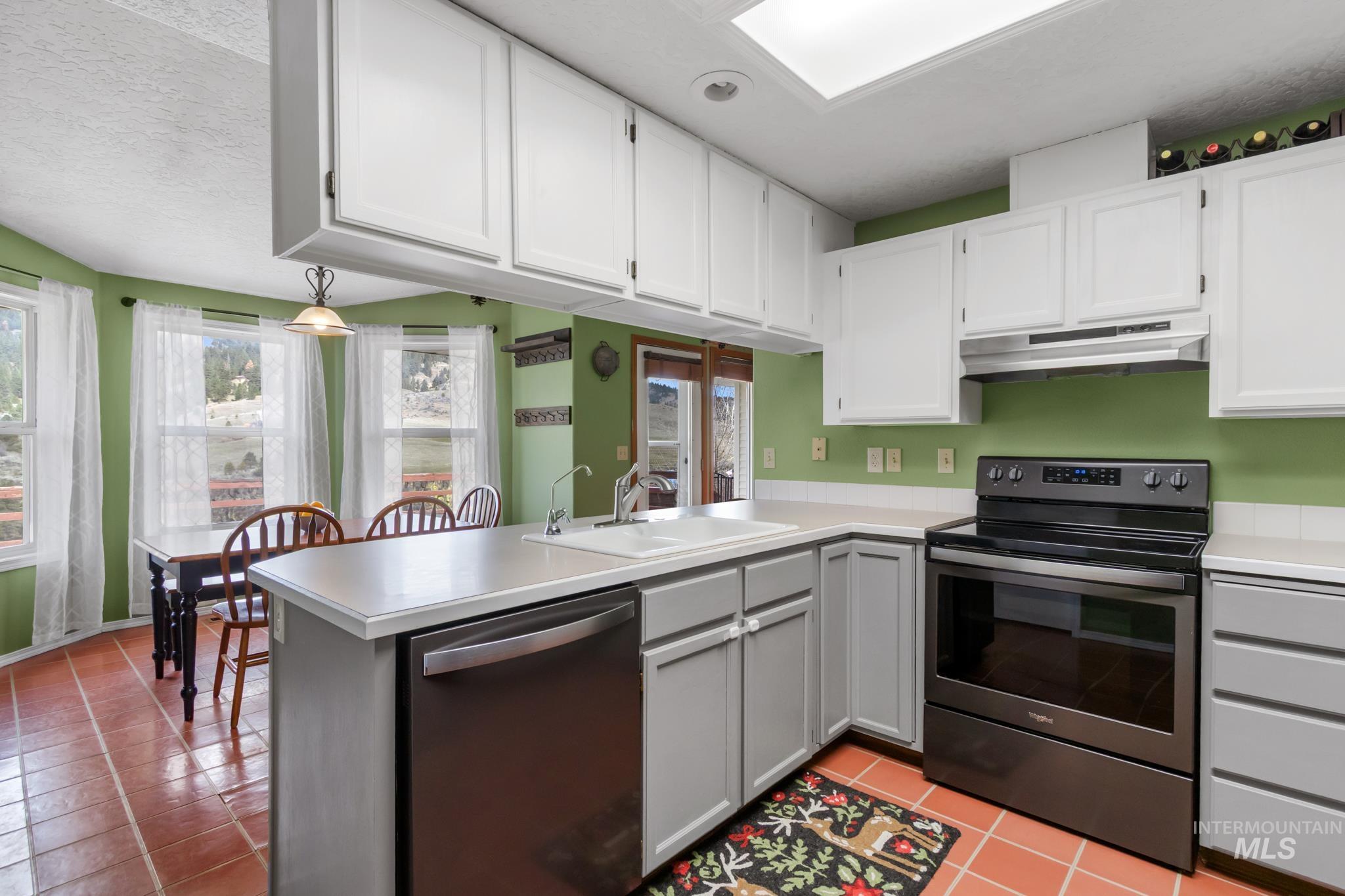 376 Rimview Dr., Boise, Idaho 83716, 3 Bedrooms, 2 Bathrooms, Residential For Sale, Price $544,900, 98978649