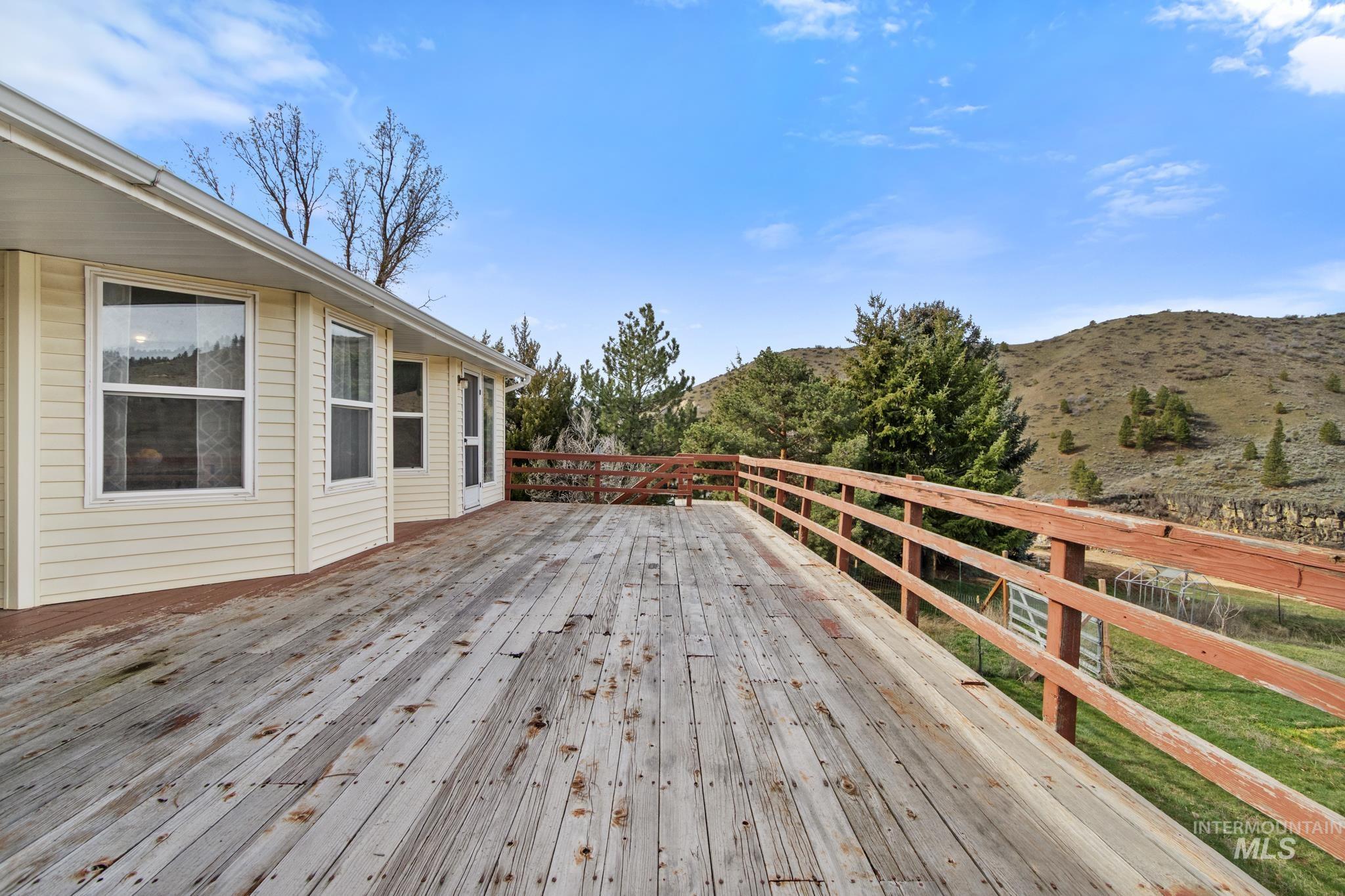 376 Rimview Dr., Boise, Idaho 83716, 3 Bedrooms, 2 Bathrooms, Residential For Sale, Price $544,900, 98978649