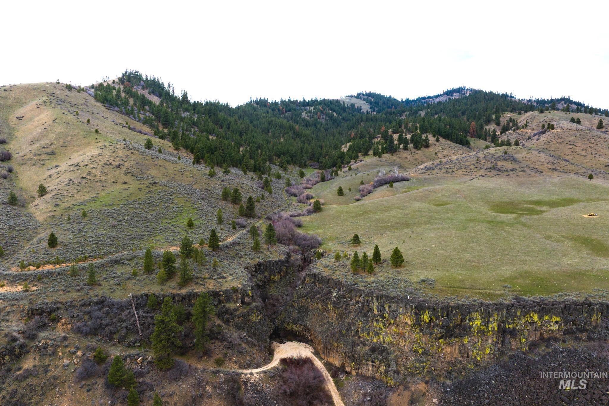 376 Rimview Dr., Boise, Idaho 83716, 3 Bedrooms, 2 Bathrooms, Residential For Sale, Price $544,900, 98978649