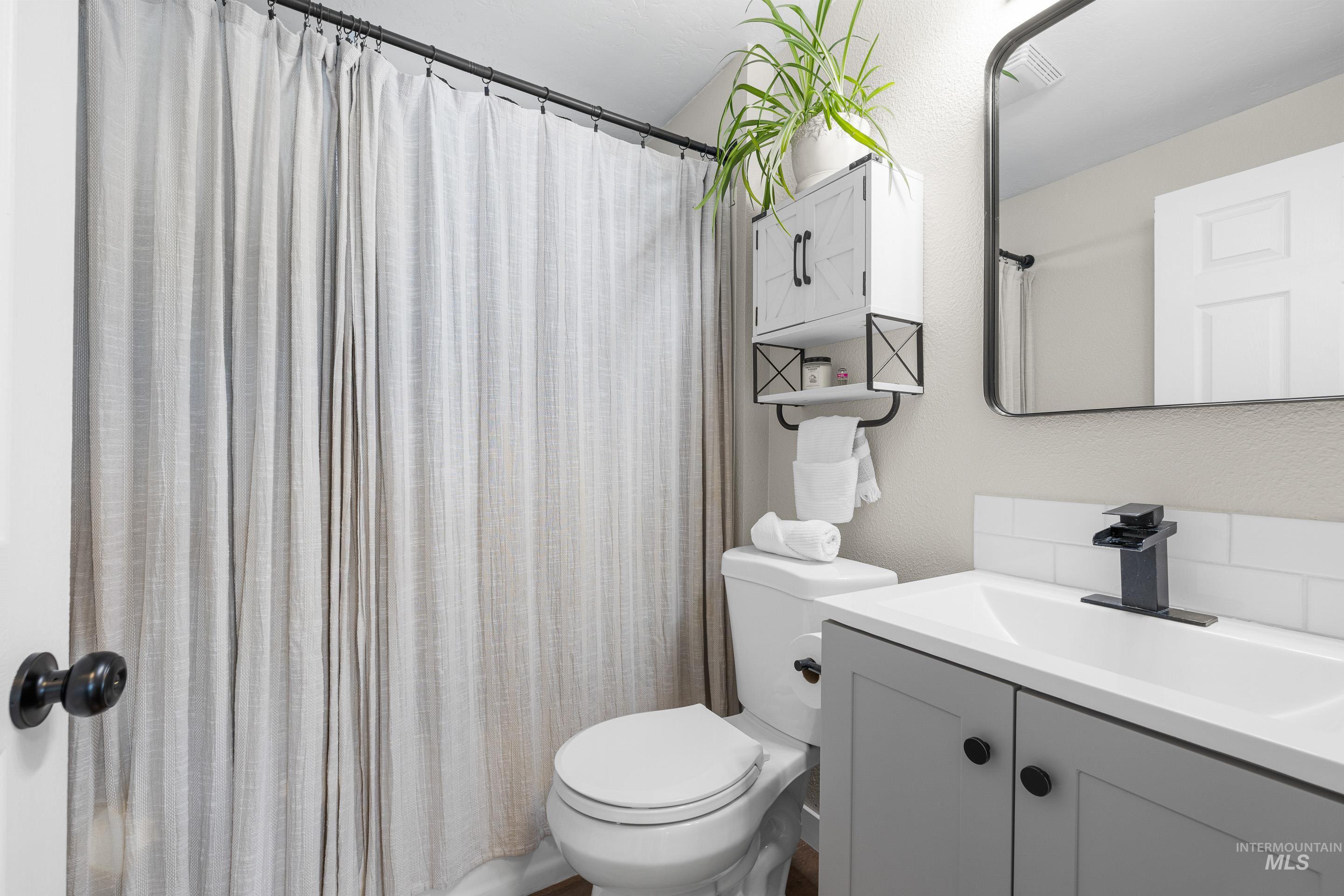 720 17th Ave. S., Nampa, Idaho 83651, 5 Bedrooms, 2 Bathrooms, Residential For Sale, Price $420,000, 98978651