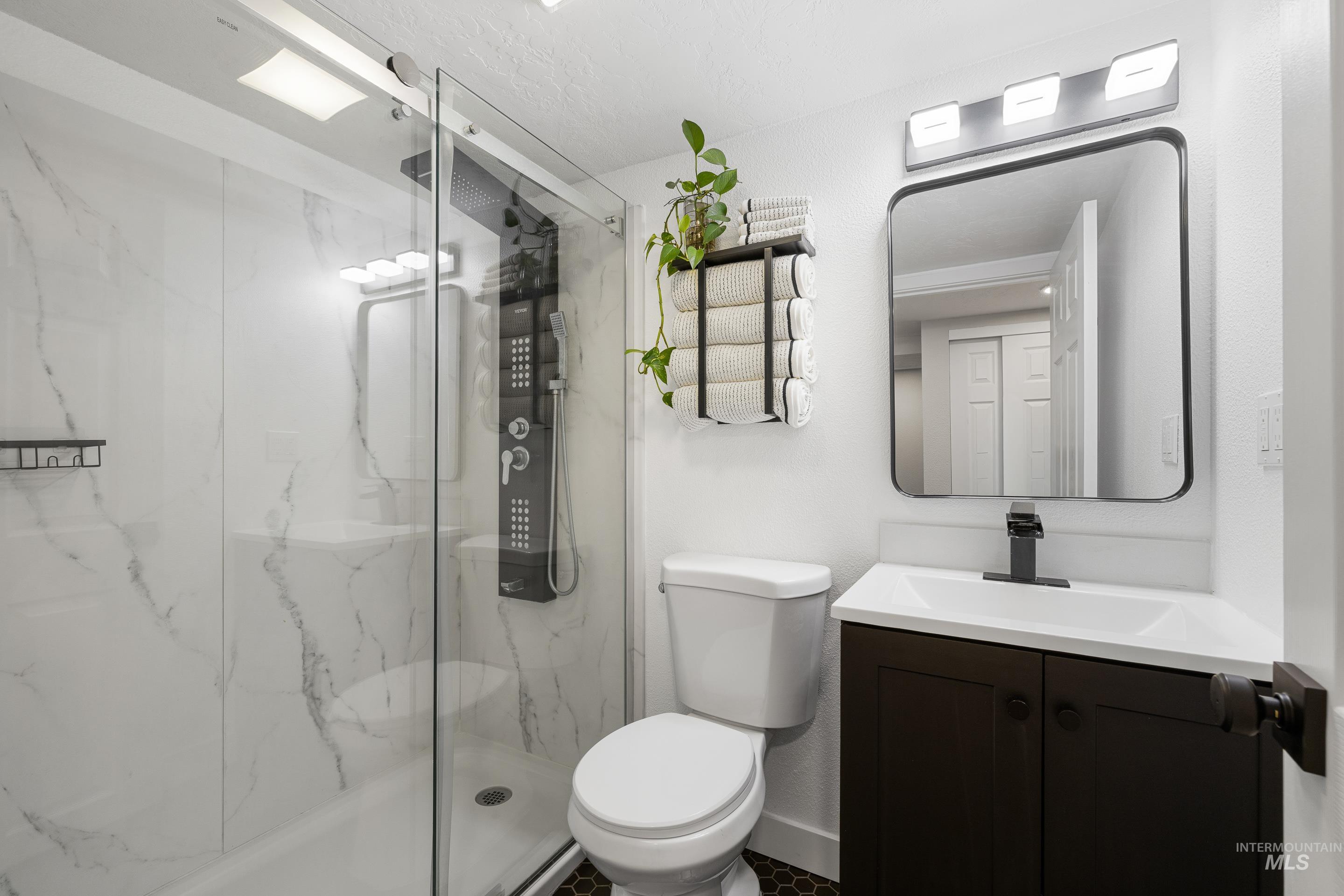 720 17th Ave. S., Nampa, Idaho 83651, 5 Bedrooms, 2 Bathrooms, Residential For Sale, Price $420,000, 98978651