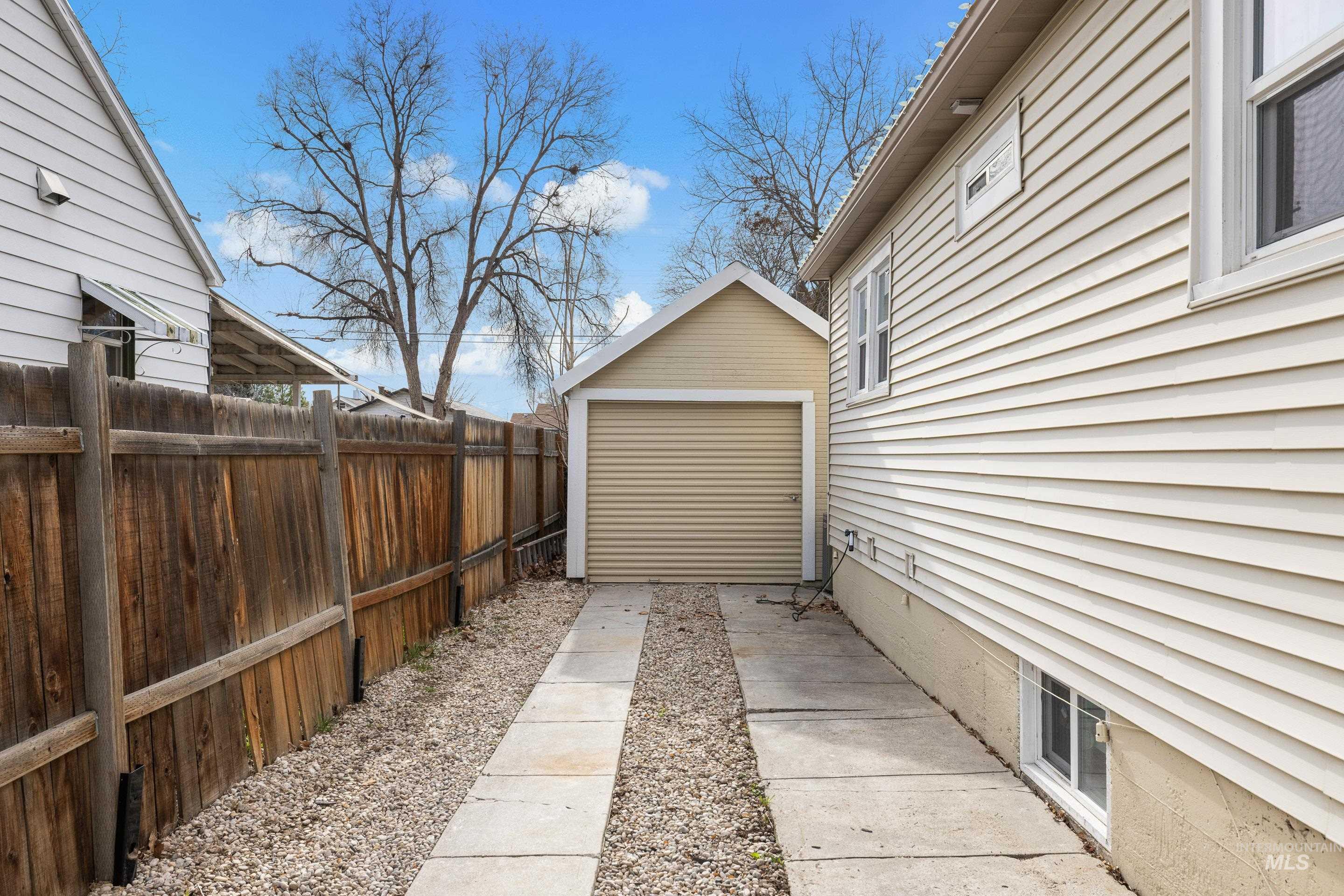 720 17th Ave. S., Nampa, Idaho 83651, 5 Bedrooms, 2 Bathrooms, Residential For Sale, Price $420,000, 98978651