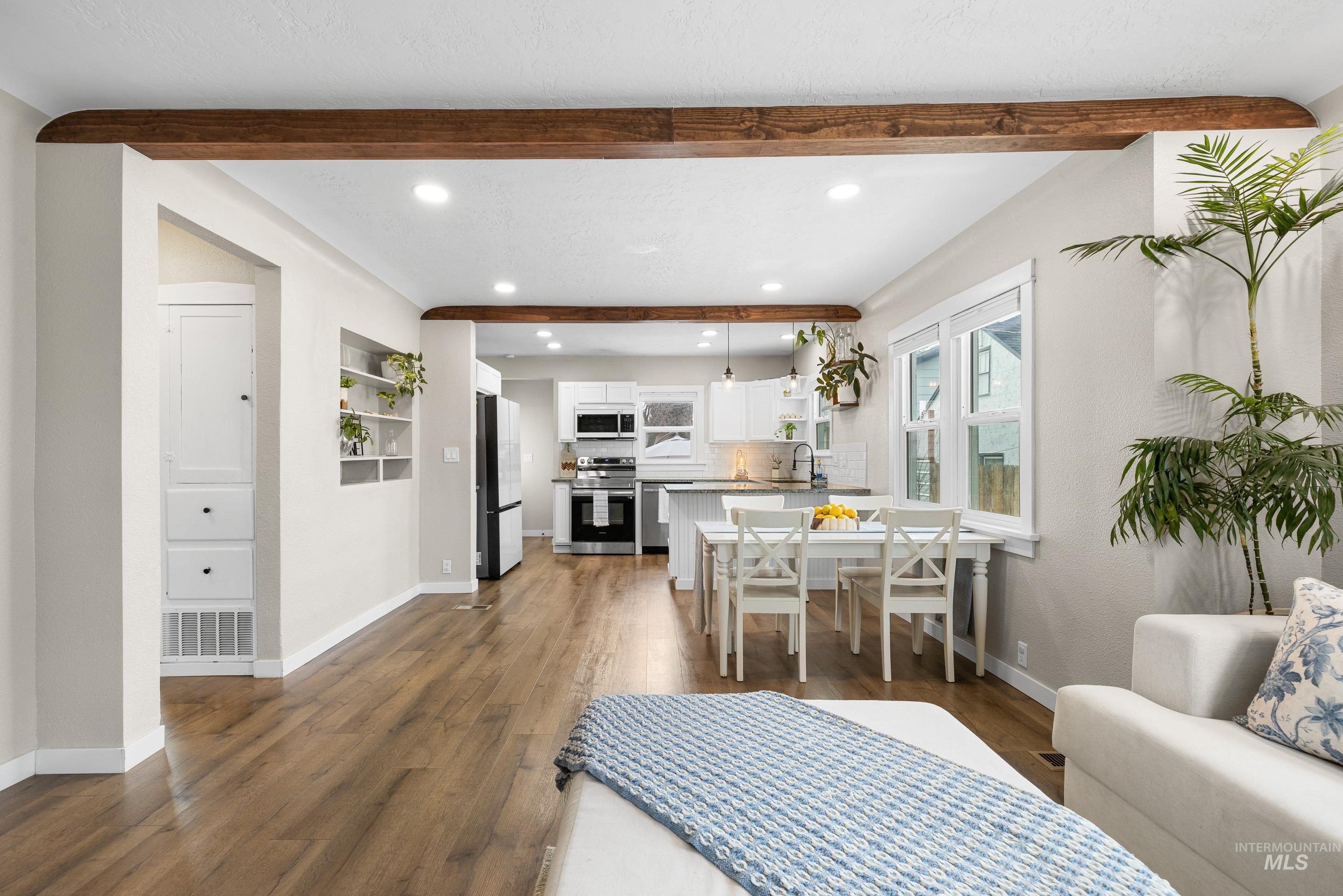 720 17th Ave. S., Nampa, Idaho 83651, 5 Bedrooms, 2 Bathrooms, Residential For Sale, Price $420,000, 98978651