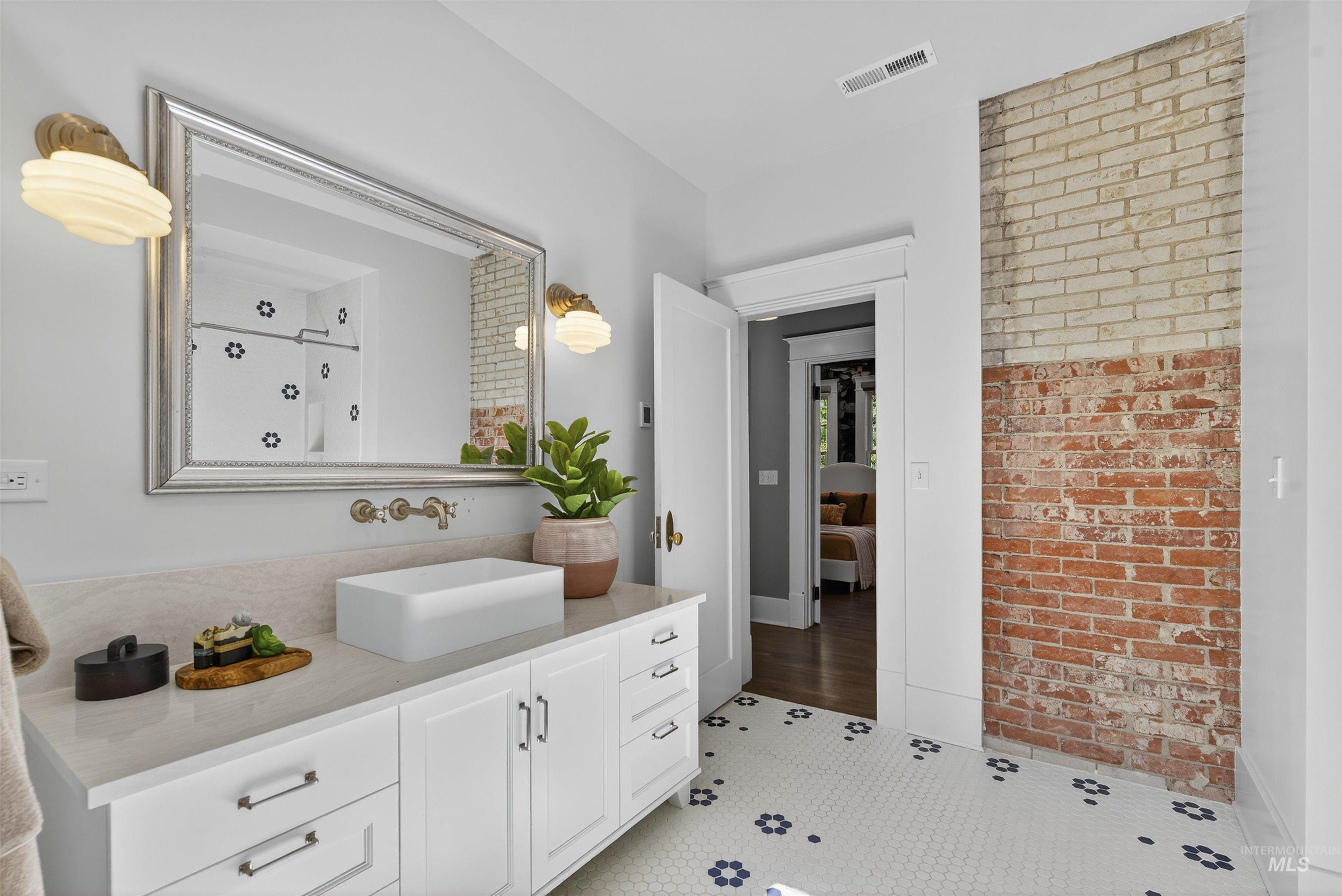 1019 N 9Th St, Boise, Idaho 83702-4232, 4 Bedrooms, 2.5 Bathrooms, Residential For Sale, Price $1,700,000,MLS 98978656