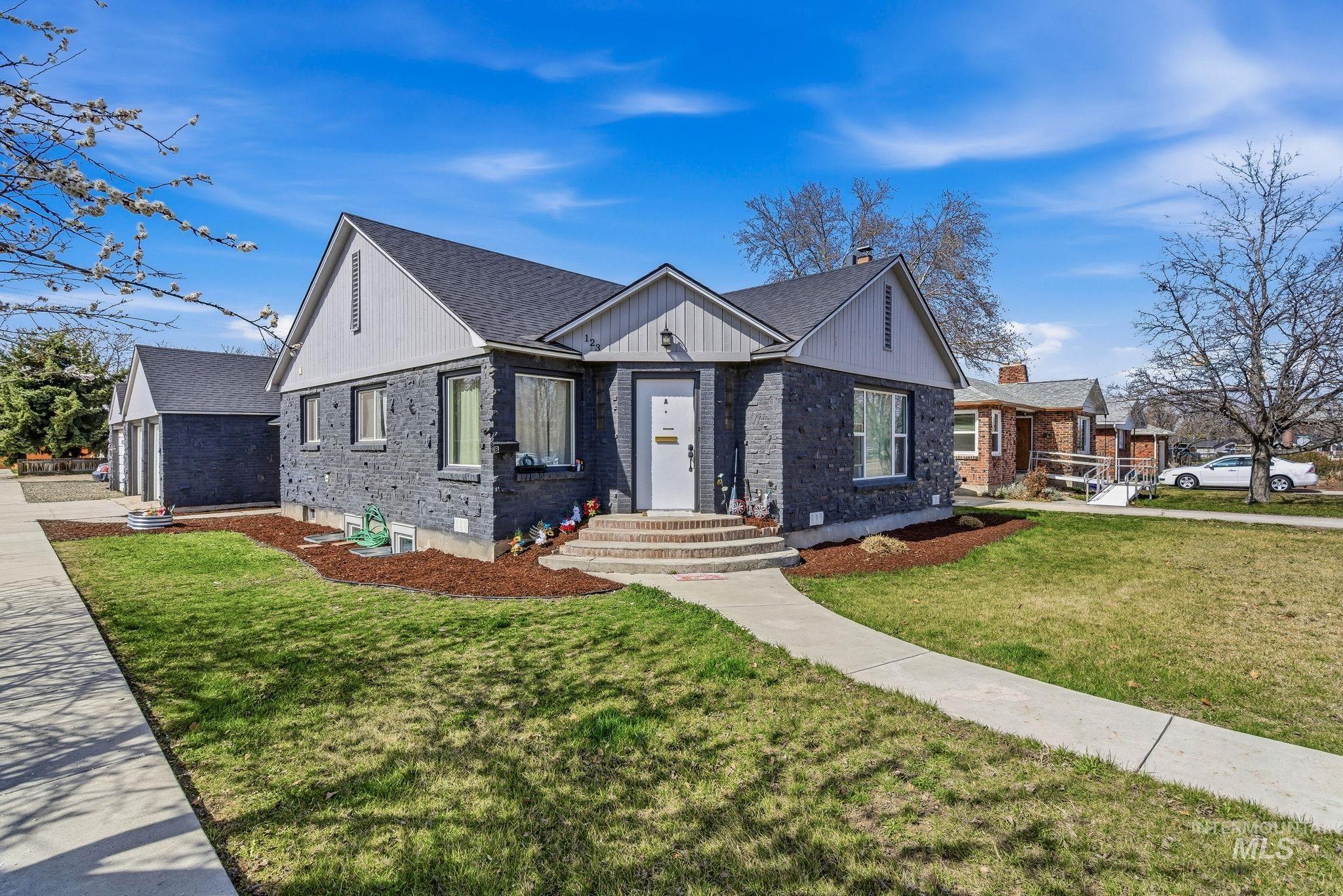 123 S Holly St, Nampa, Idaho 83686-5101, 2 Bedrooms, 1 Bathroom, Residential Income For Sale, Price $489,900, 98978658