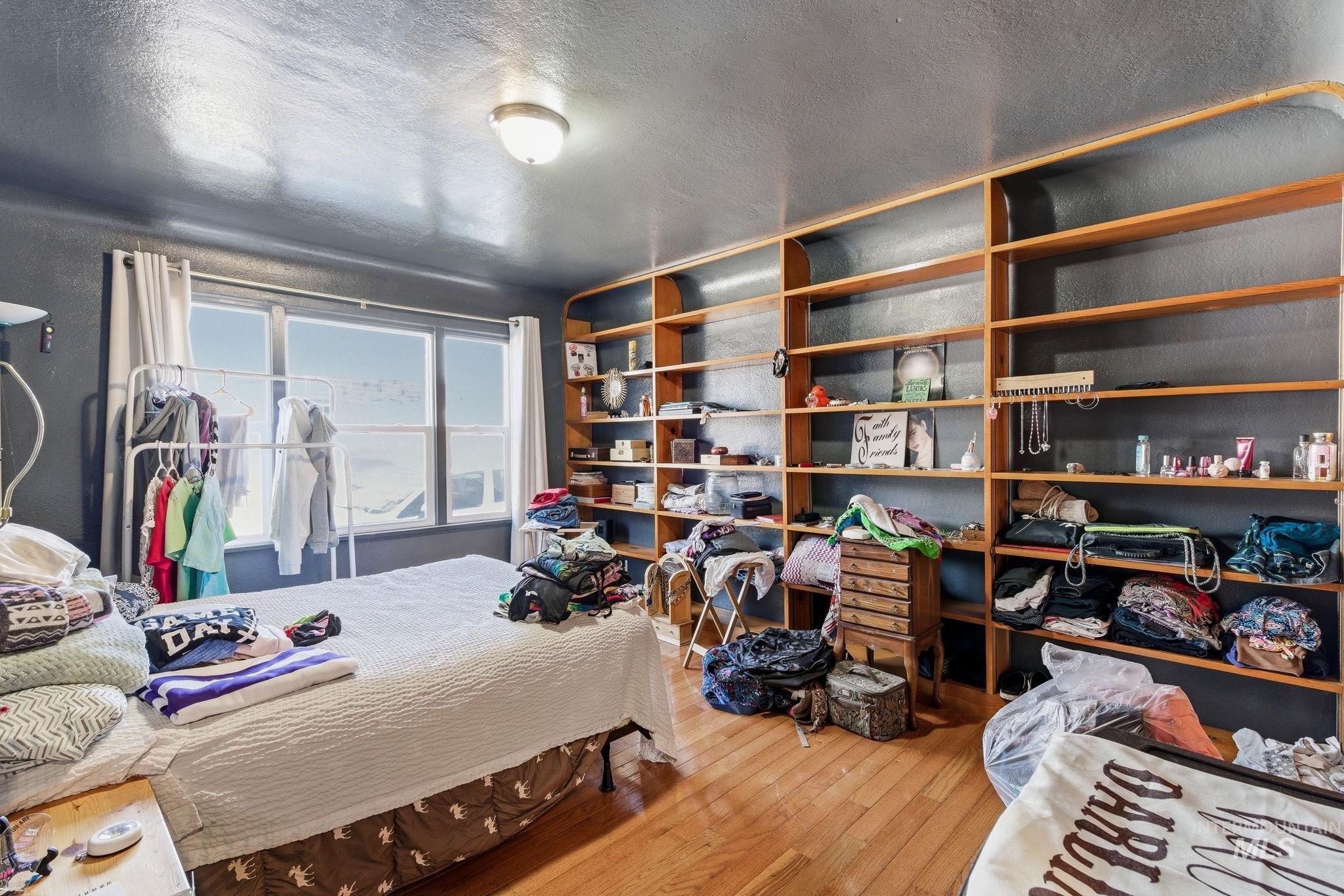 123 S Holly St, Nampa, Idaho 83686-5101, 2 Bedrooms, 1 Bathroom, Residential Income For Sale, Price $499,900,MLS 98978658