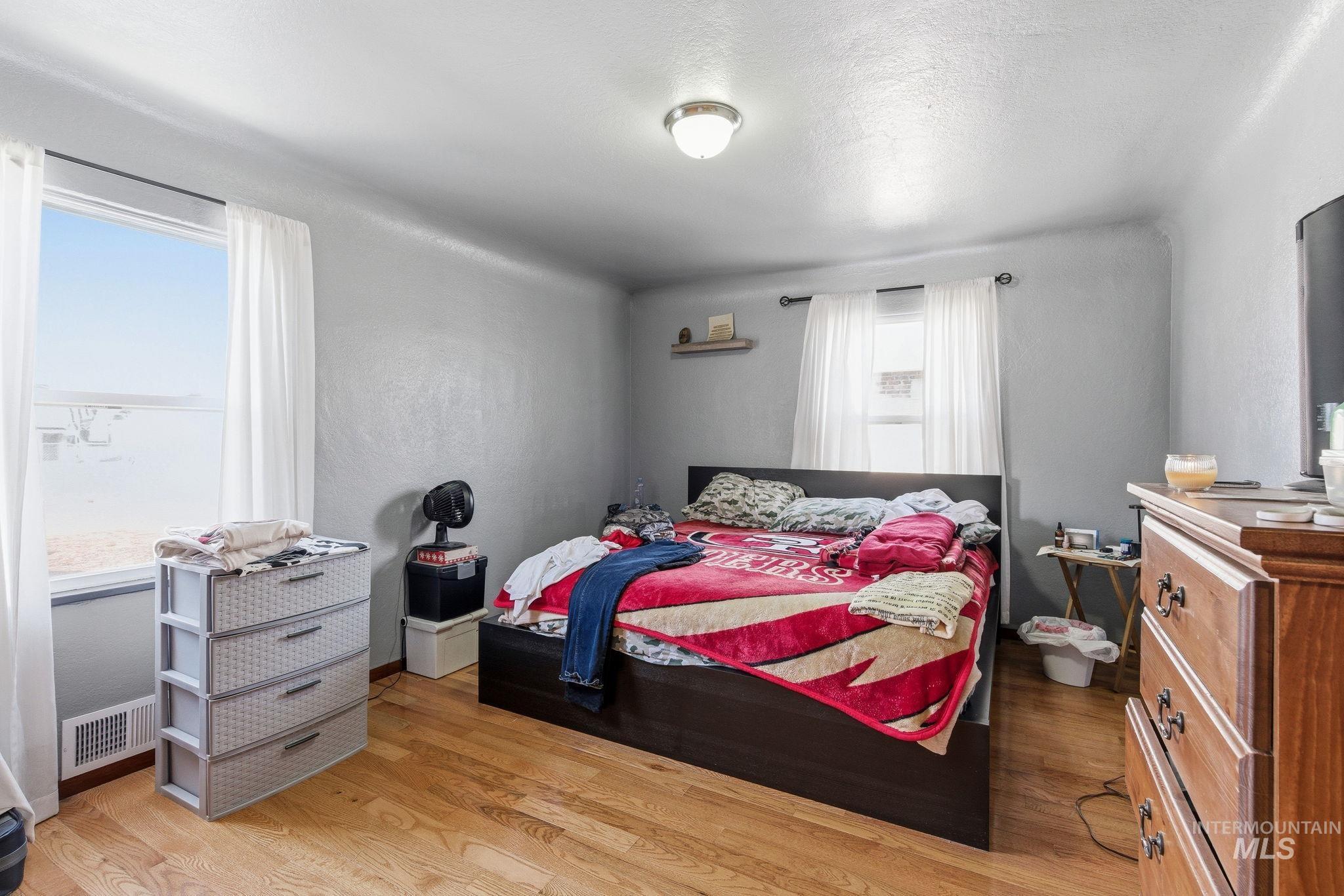 123 S Holly St, Nampa, Idaho 83686-5101, 2 Bedrooms, 1 Bathroom, Residential Income For Sale, Price $499,900,MLS 98978658