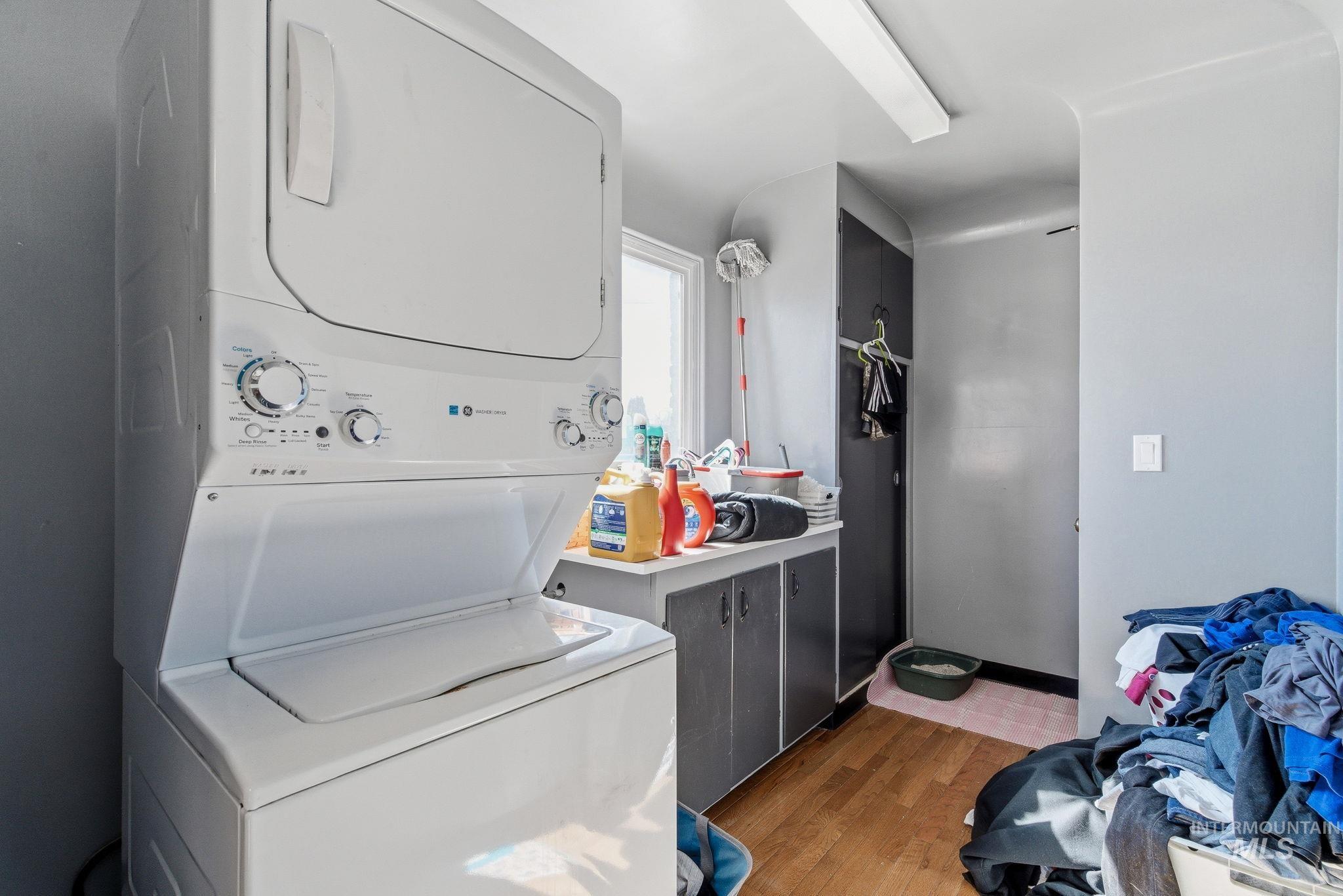 123 S Holly St, Nampa, Idaho 83686-5101, 2 Bedrooms, 1 Bathroom, Residential Income For Sale, Price $499,900,MLS 98978658