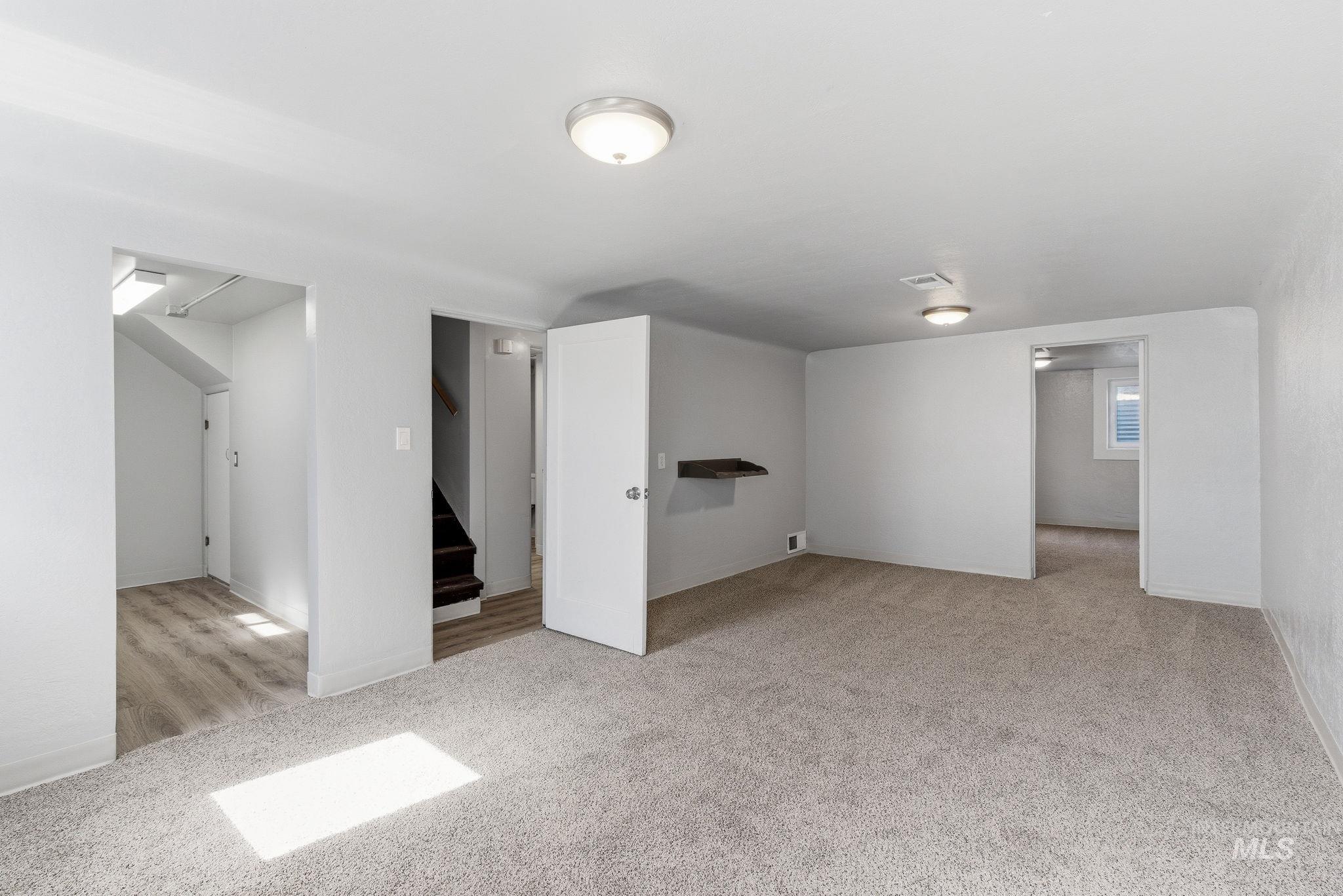 123 S Holly St, Nampa, Idaho 83686-5101, 2 Bedrooms, 1 Bathroom, Residential Income For Sale, Price $499,900,MLS 98978658