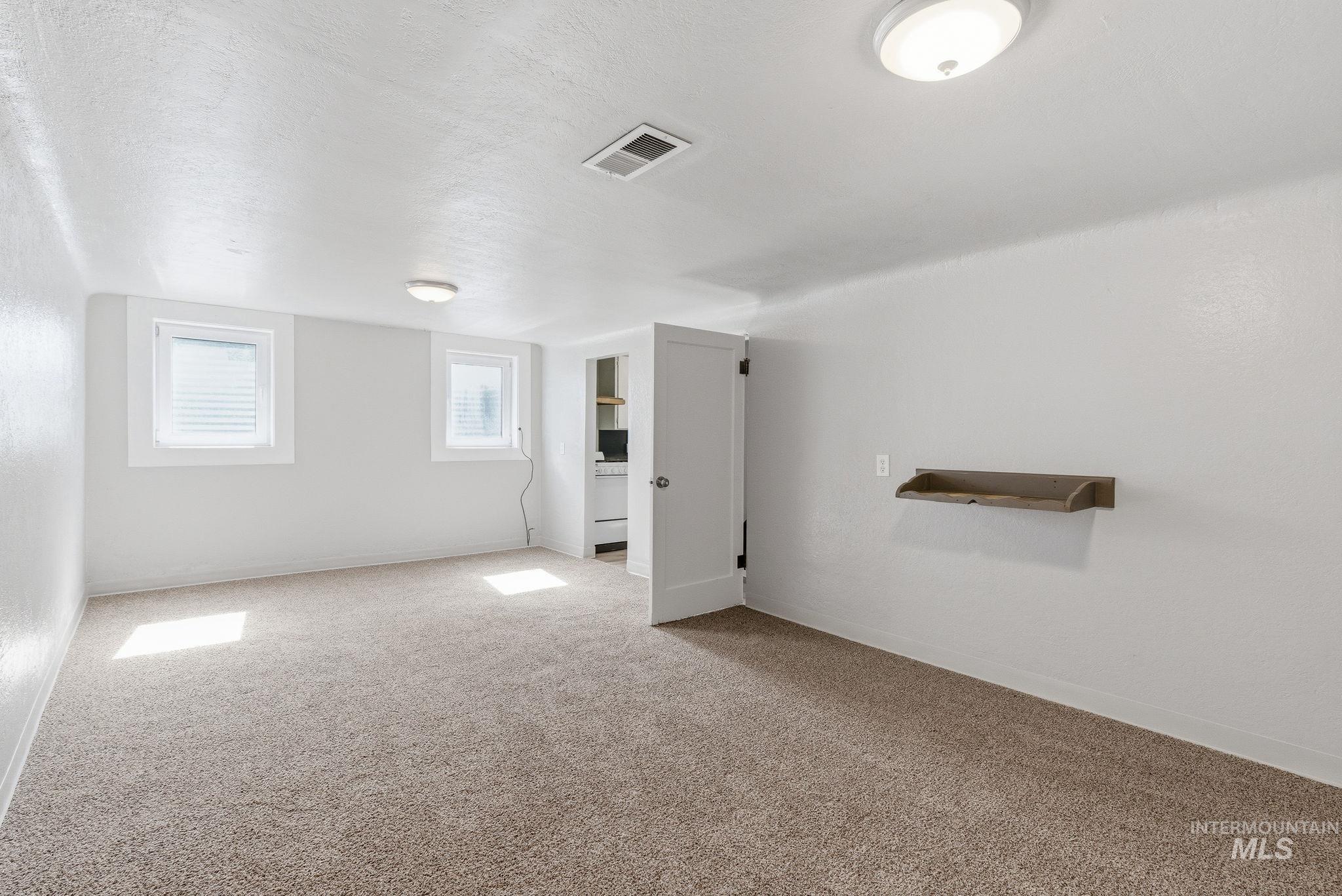 123 S Holly St, Nampa, Idaho 83686-5101, 2 Bedrooms, 1 Bathroom, Residential Income For Sale, Price $499,900,MLS 98978658