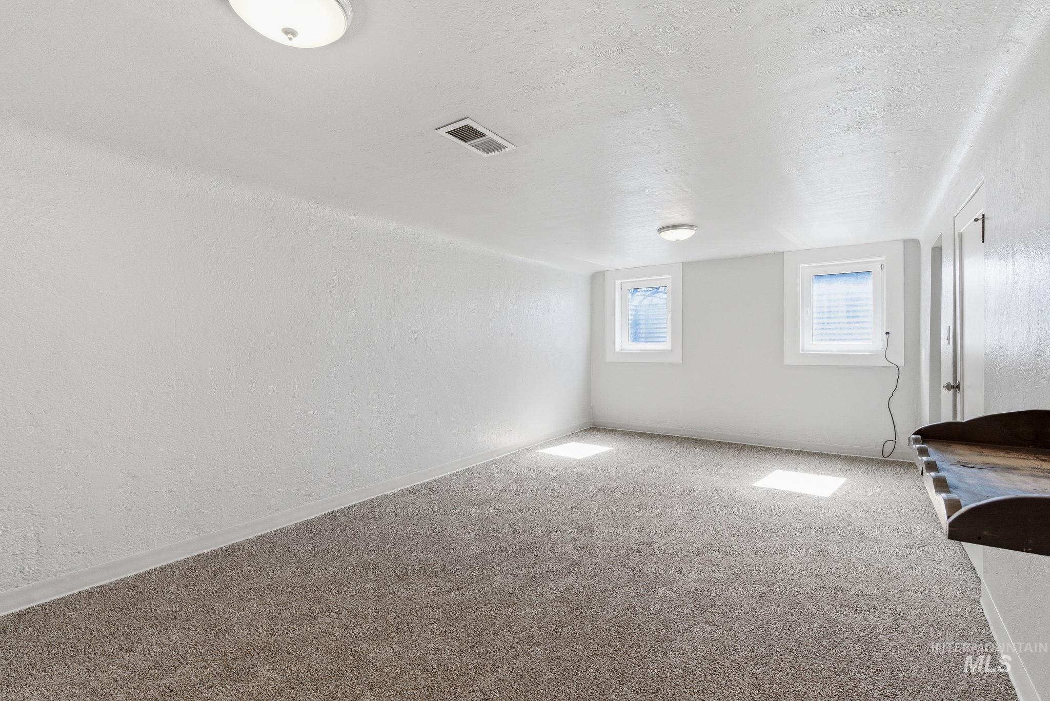 123 S Holly St, Nampa, Idaho 83686-5101, 2 Bedrooms, 1 Bathroom, Residential Income For Sale, Price $499,900,MLS 98978658