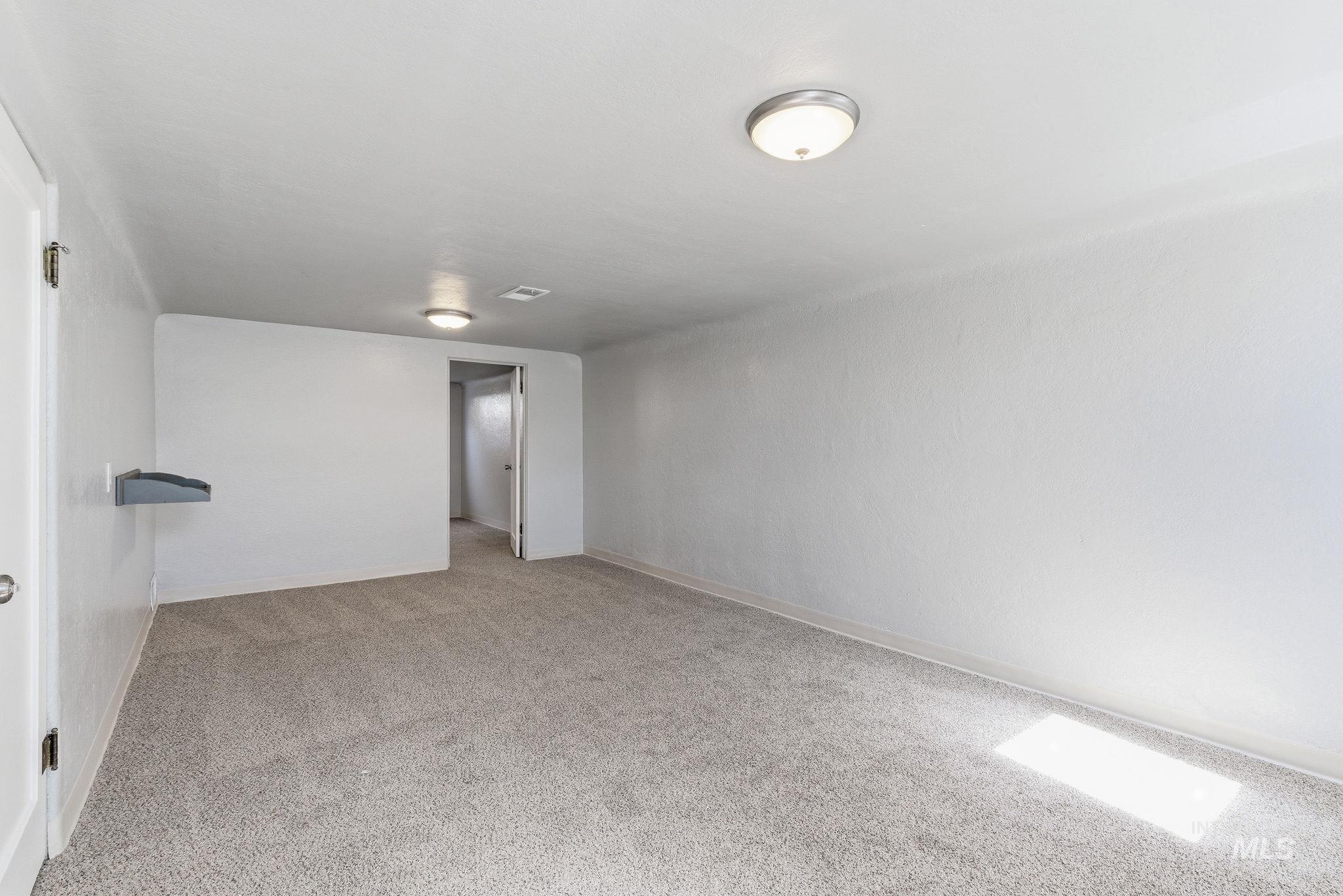 123 S Holly St, Nampa, Idaho 83686-5101, 2 Bedrooms, 1 Bathroom, Residential Income For Sale, Price $499,900,MLS 98978658