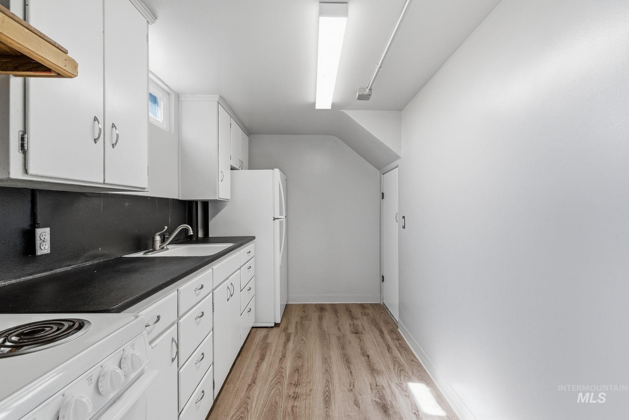 123 S Holly St, Nampa, Idaho 83686-5101, 2 Bedrooms, 1 Bathroom, Residential Income For Sale, Price $499,900,MLS 98978658