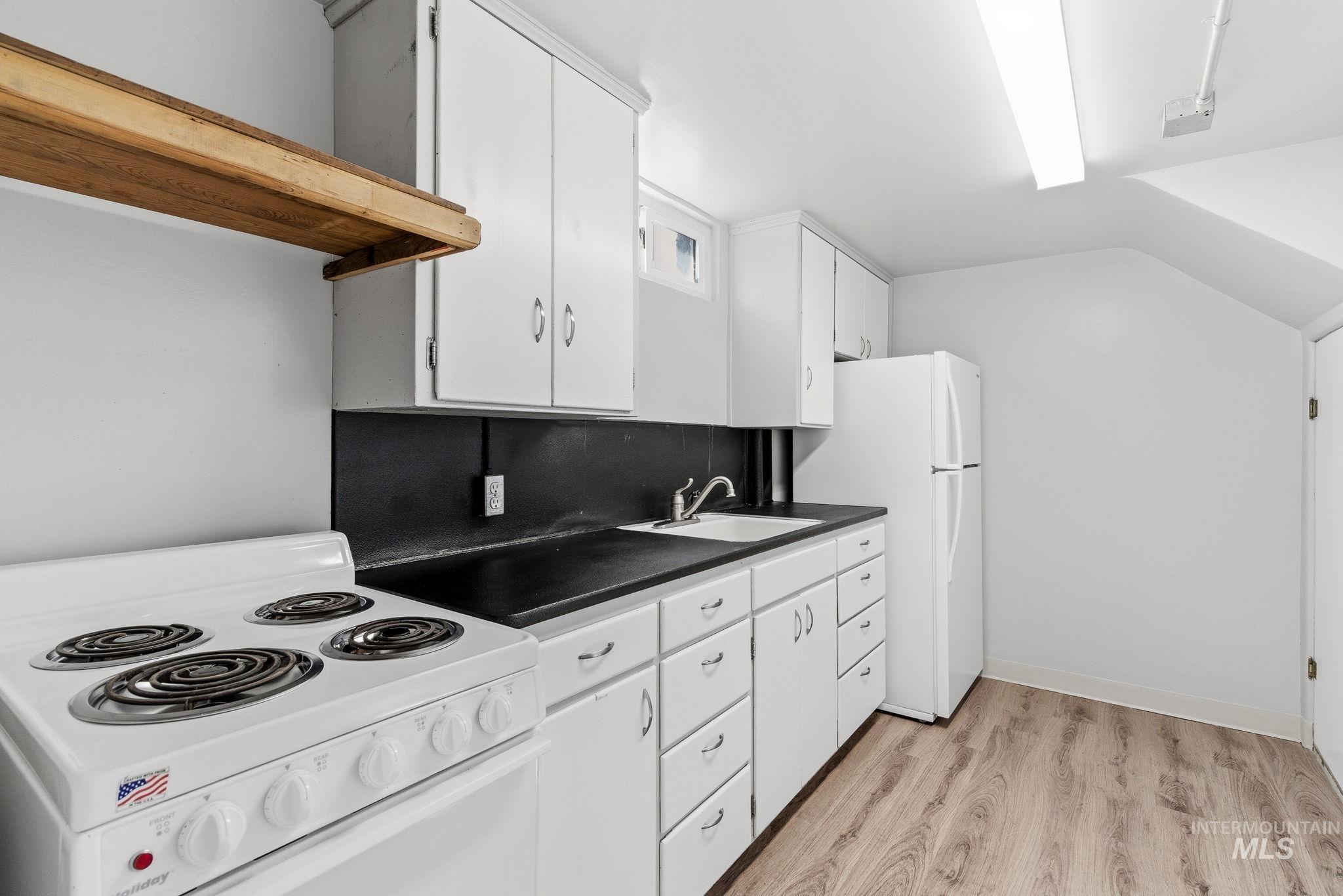 123 S Holly St, Nampa, Idaho 83686-5101, 2 Bedrooms, 1 Bathroom, Residential Income For Sale, Price $499,900,MLS 98978658