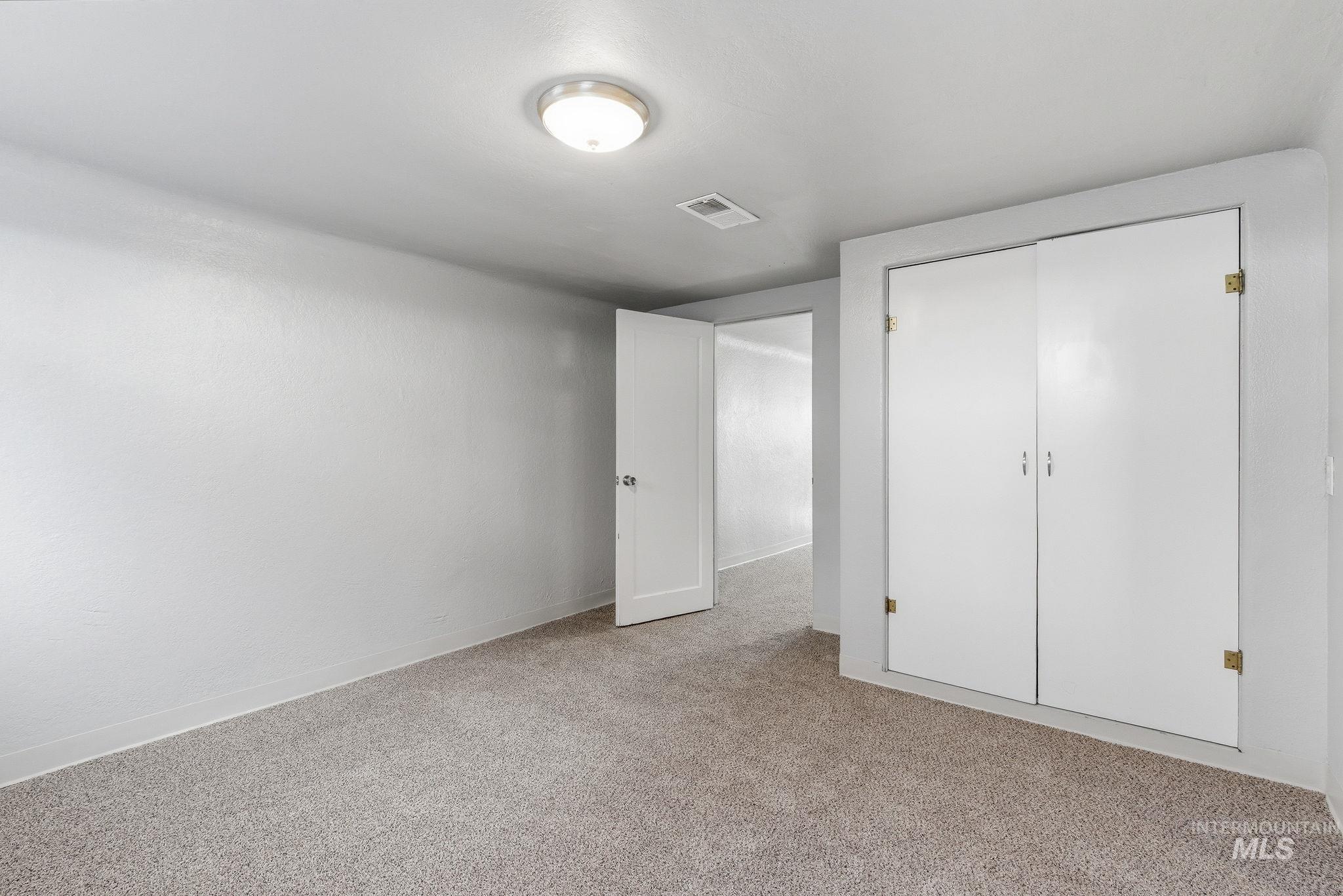 123 S Holly St, Nampa, Idaho 83686-5101, 2 Bedrooms, 1 Bathroom, Residential Income For Sale, Price $499,900,MLS 98978658