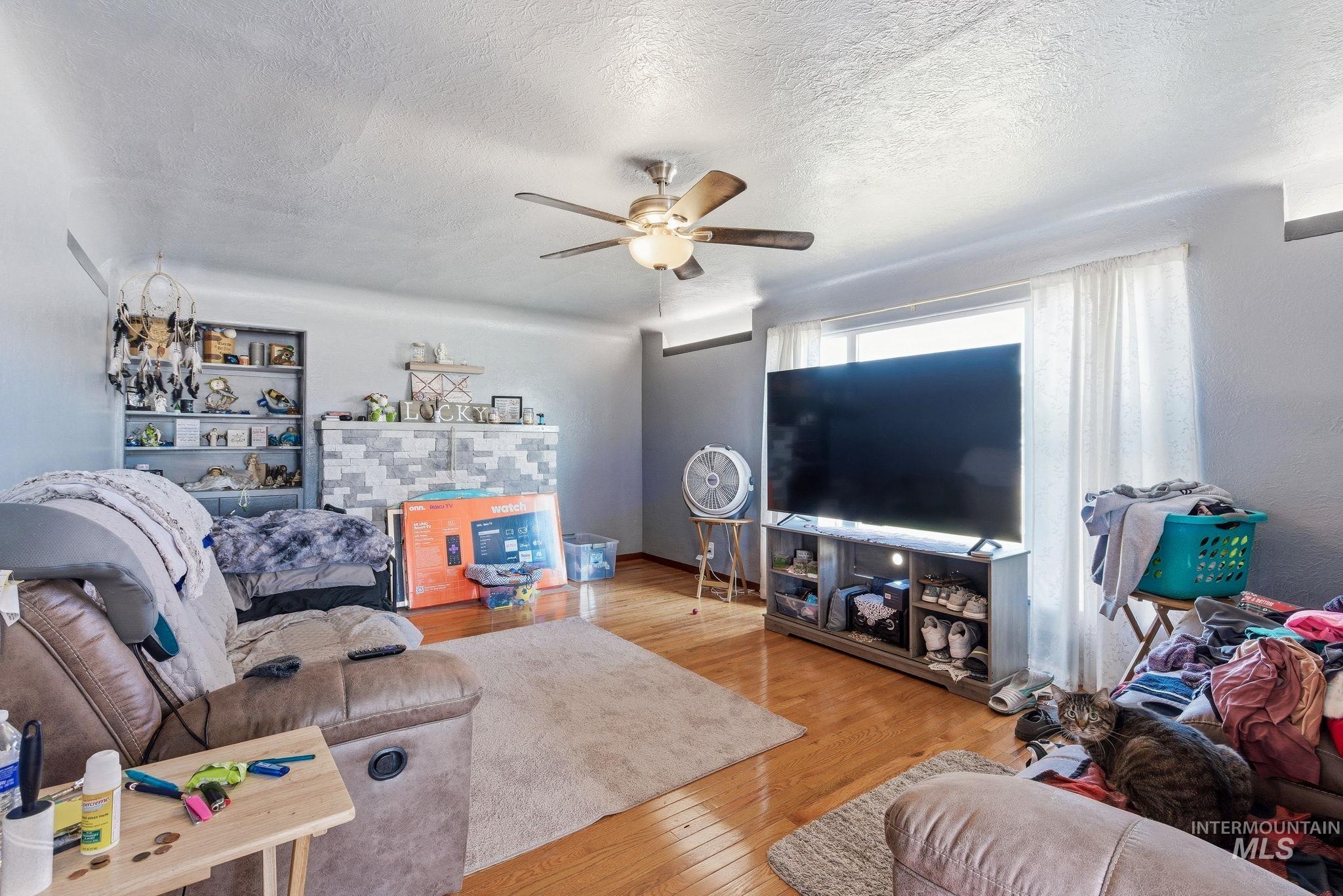 123 S Holly St, Nampa, Idaho 83686-5101, 2 Bedrooms, 1 Bathroom, Residential Income For Sale, Price $499,900,MLS 98978658