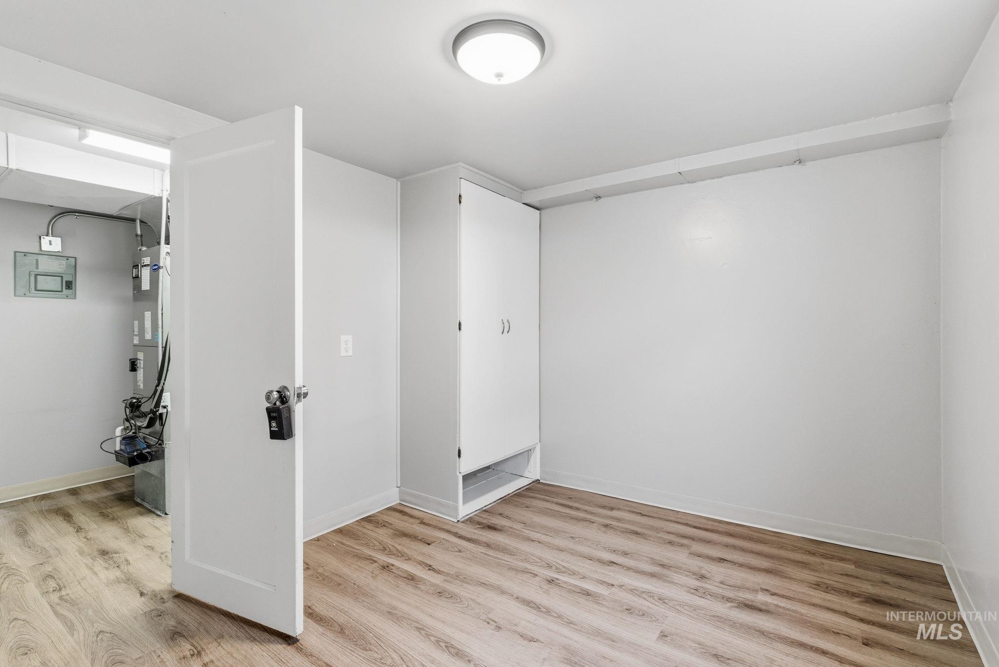 123 S Holly St, Nampa, Idaho 83686-5101, 2 Bedrooms, 1 Bathroom, Residential Income For Sale, Price $499,900,MLS 98978658