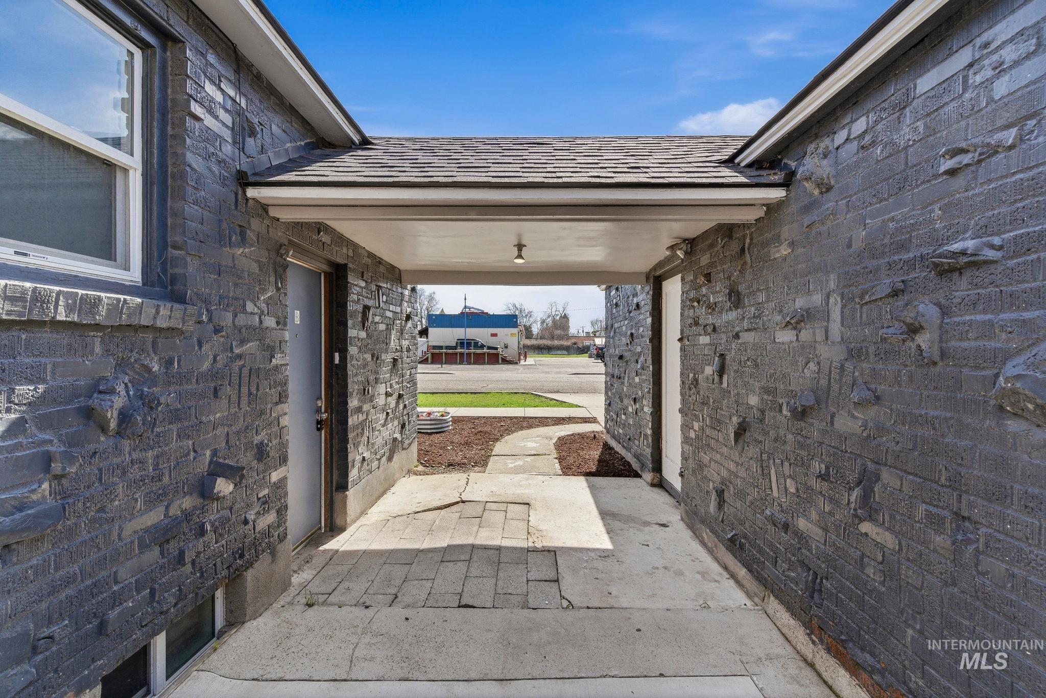 123 S Holly St, Nampa, Idaho 83686-5101, 2 Bedrooms, 1 Bathroom, Residential Income For Sale, Price $499,900,MLS 98978658